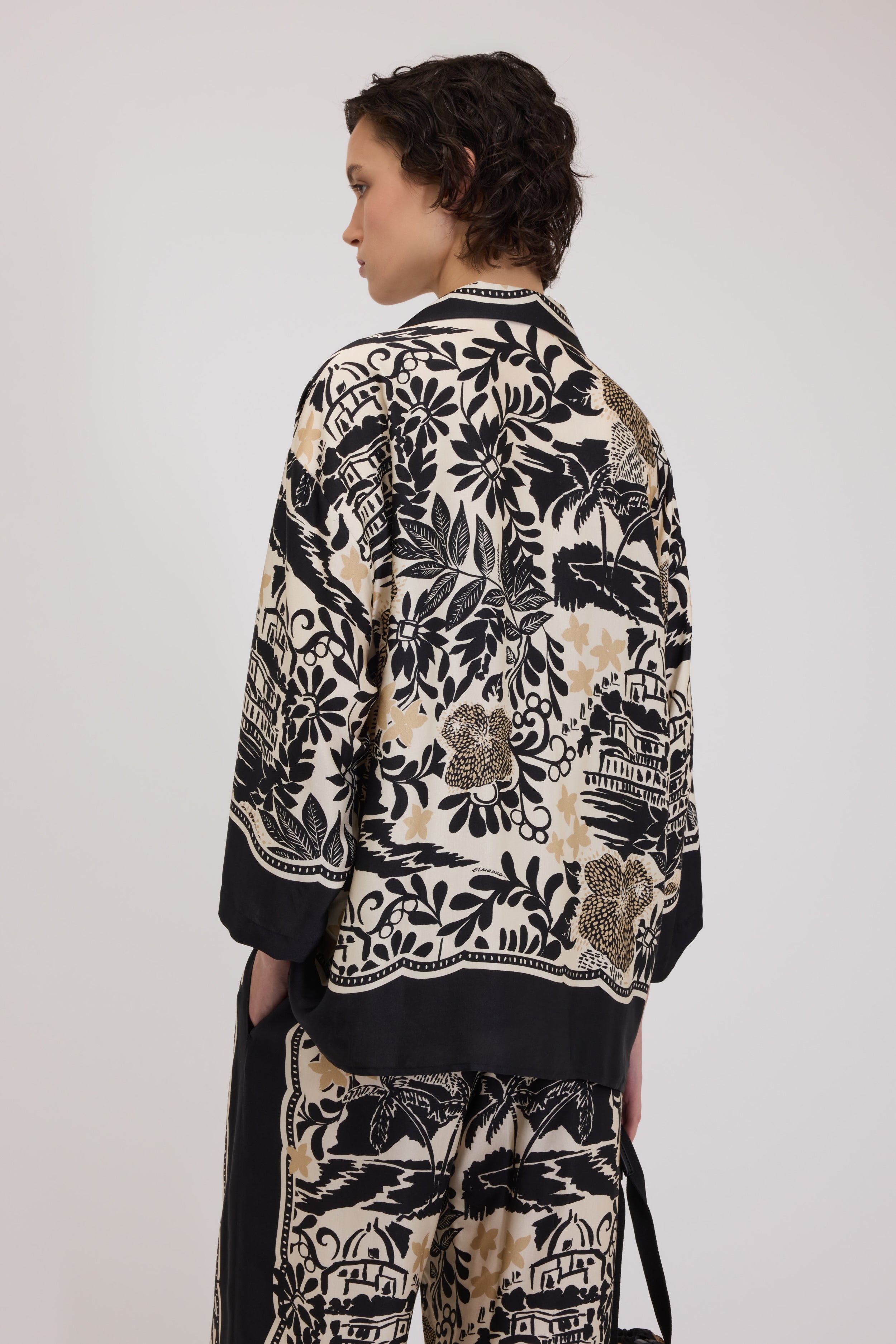 CAMICIA PIGIAMA IN RASO DI VISCOSA CON STAMPA TROPICALE A FOULARD