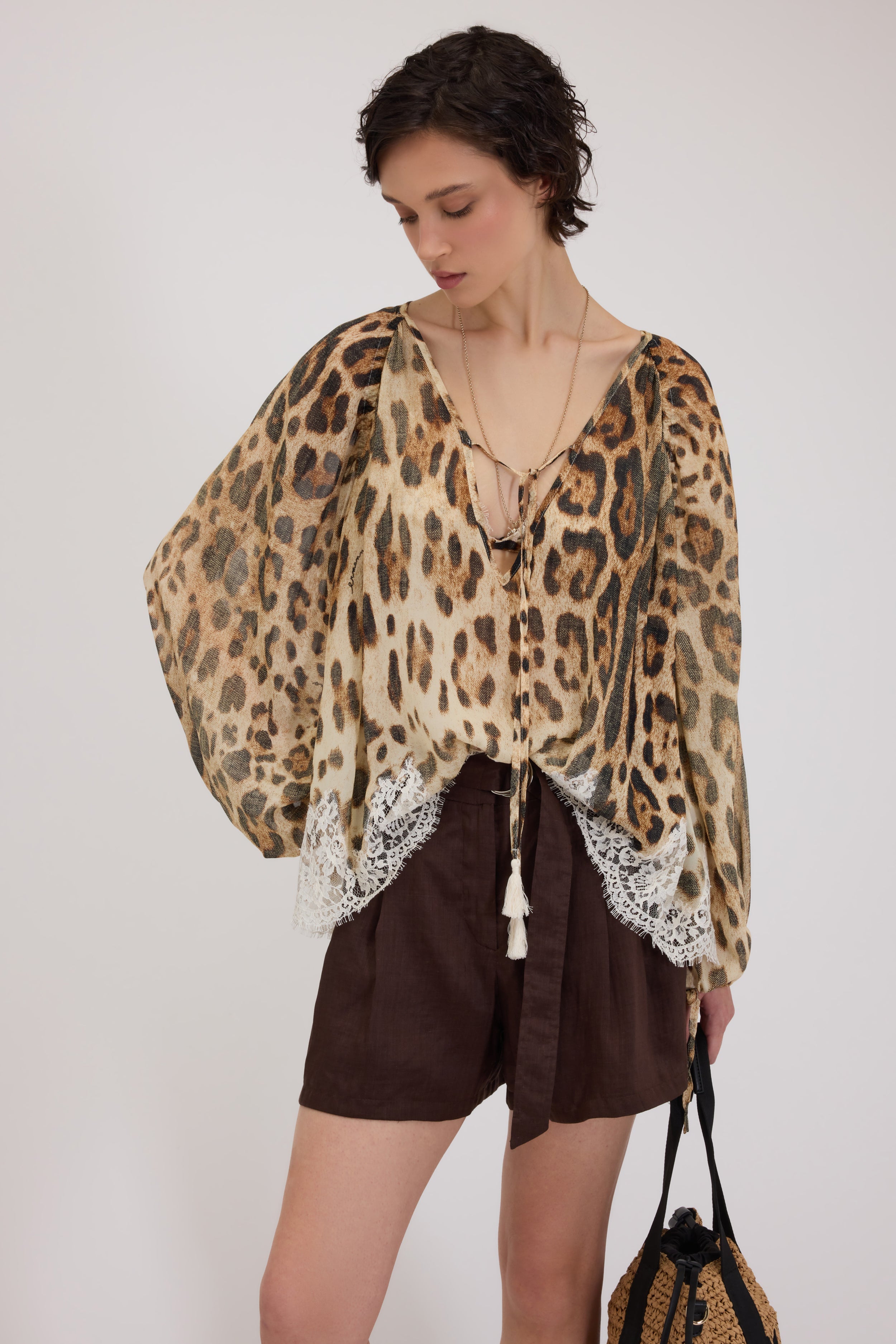 BLUSA IN GEORGETTE STAMPA ANIMALIER CON PIZZO