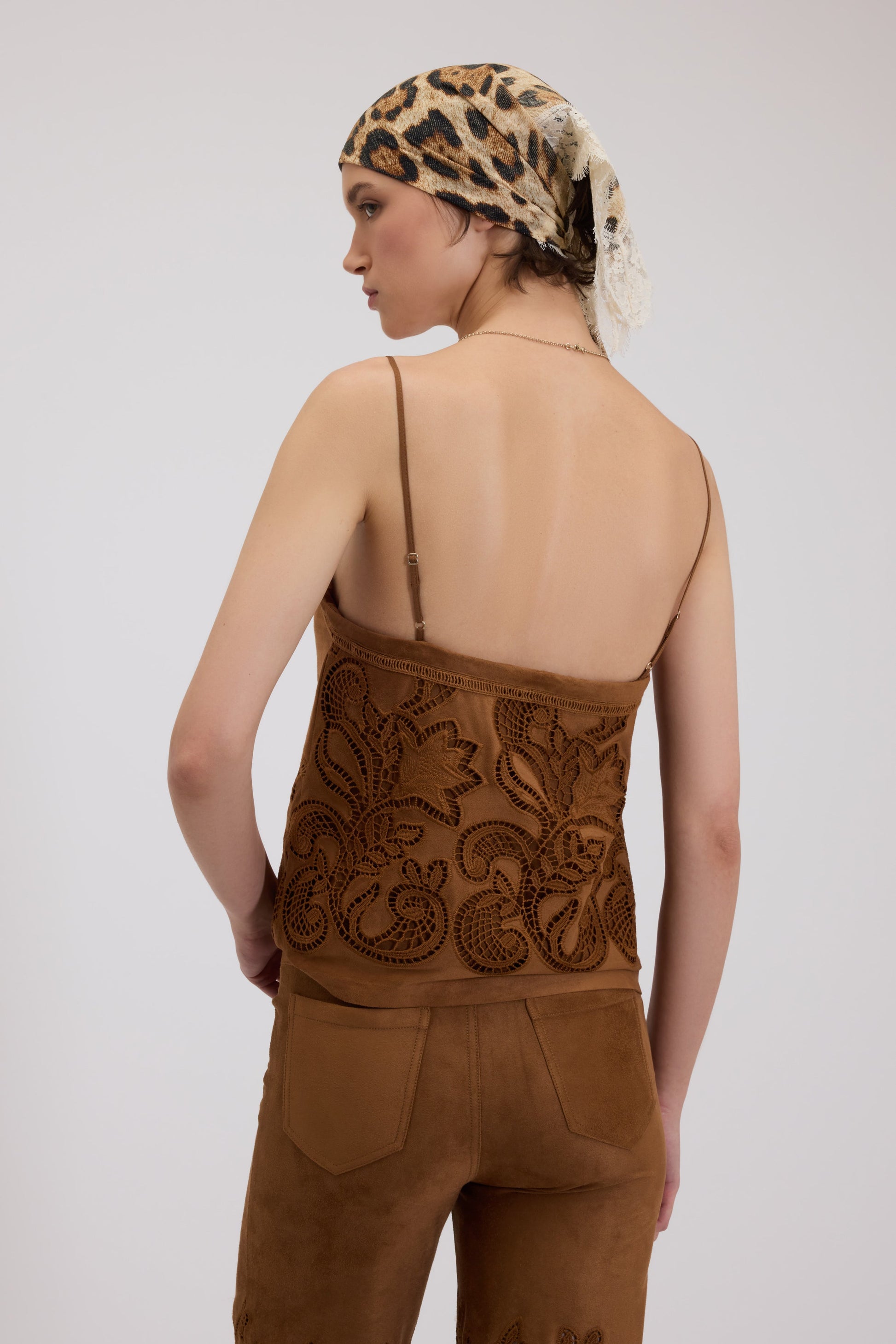 TOP EN SUÈDE AVEC BRODERIE ANGLAISE