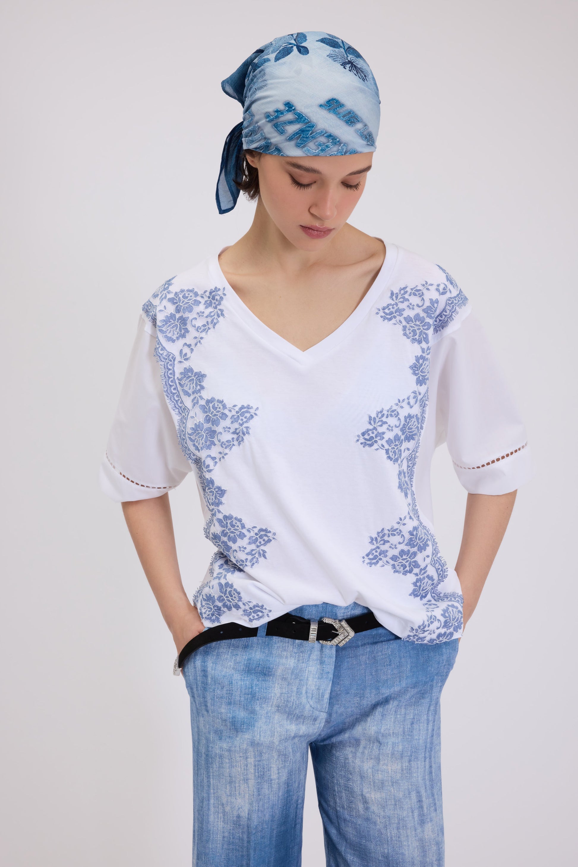 T-SHIRT CON PIZZO RICAMATO