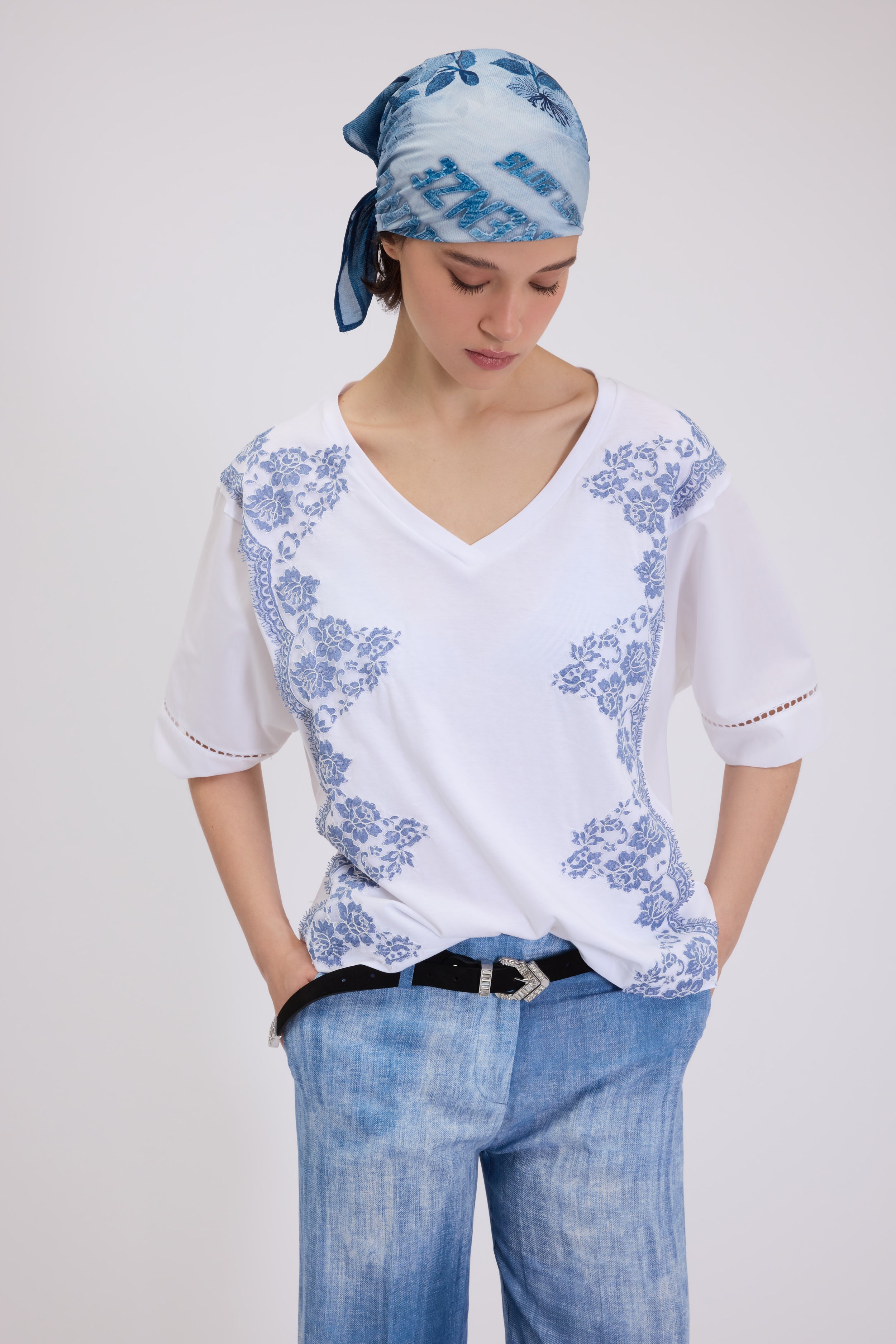 T-SHIRT CON PIZZO RICAMATO