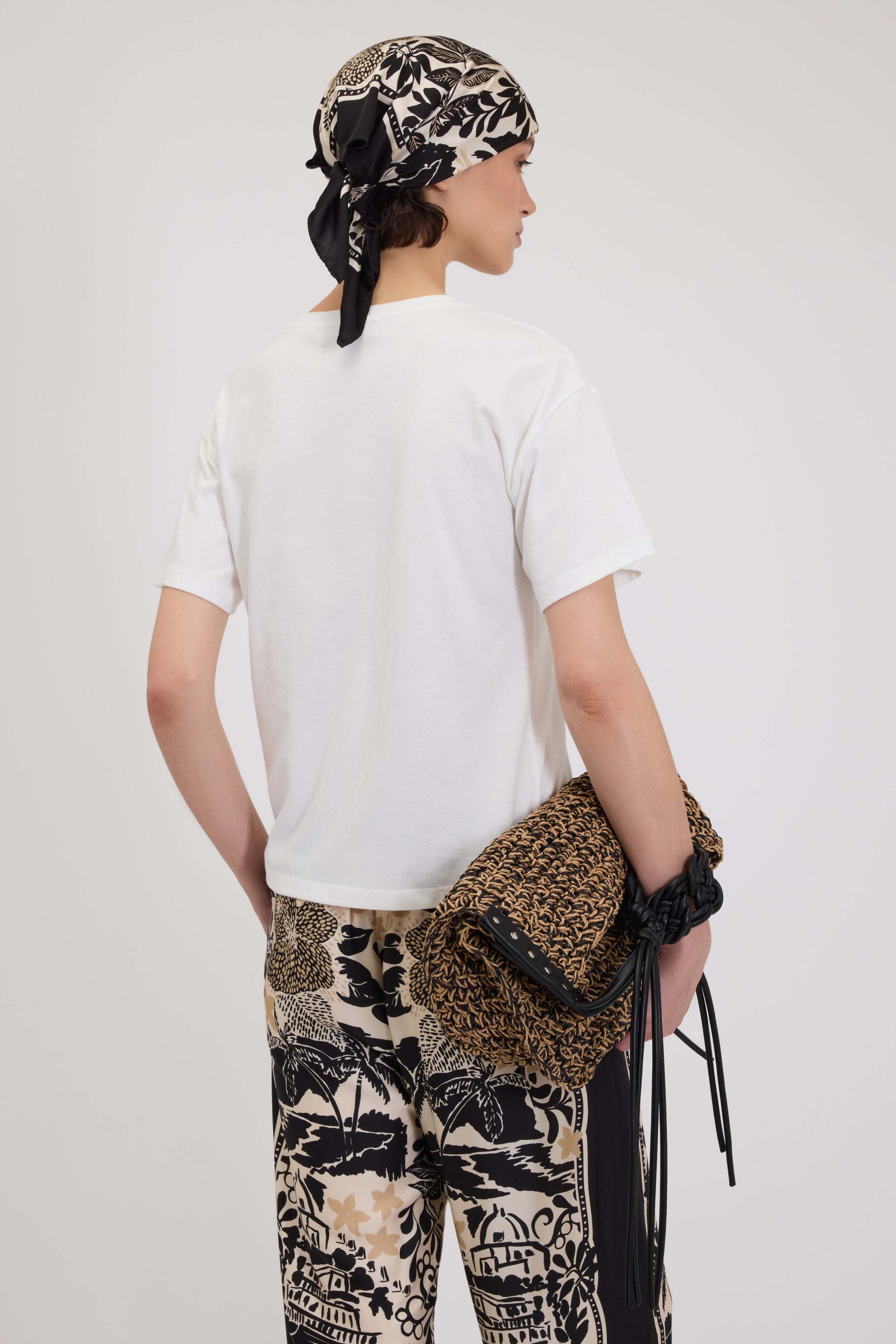 T-SHIRT IN JERSEY CON STAMPA TROPICALE