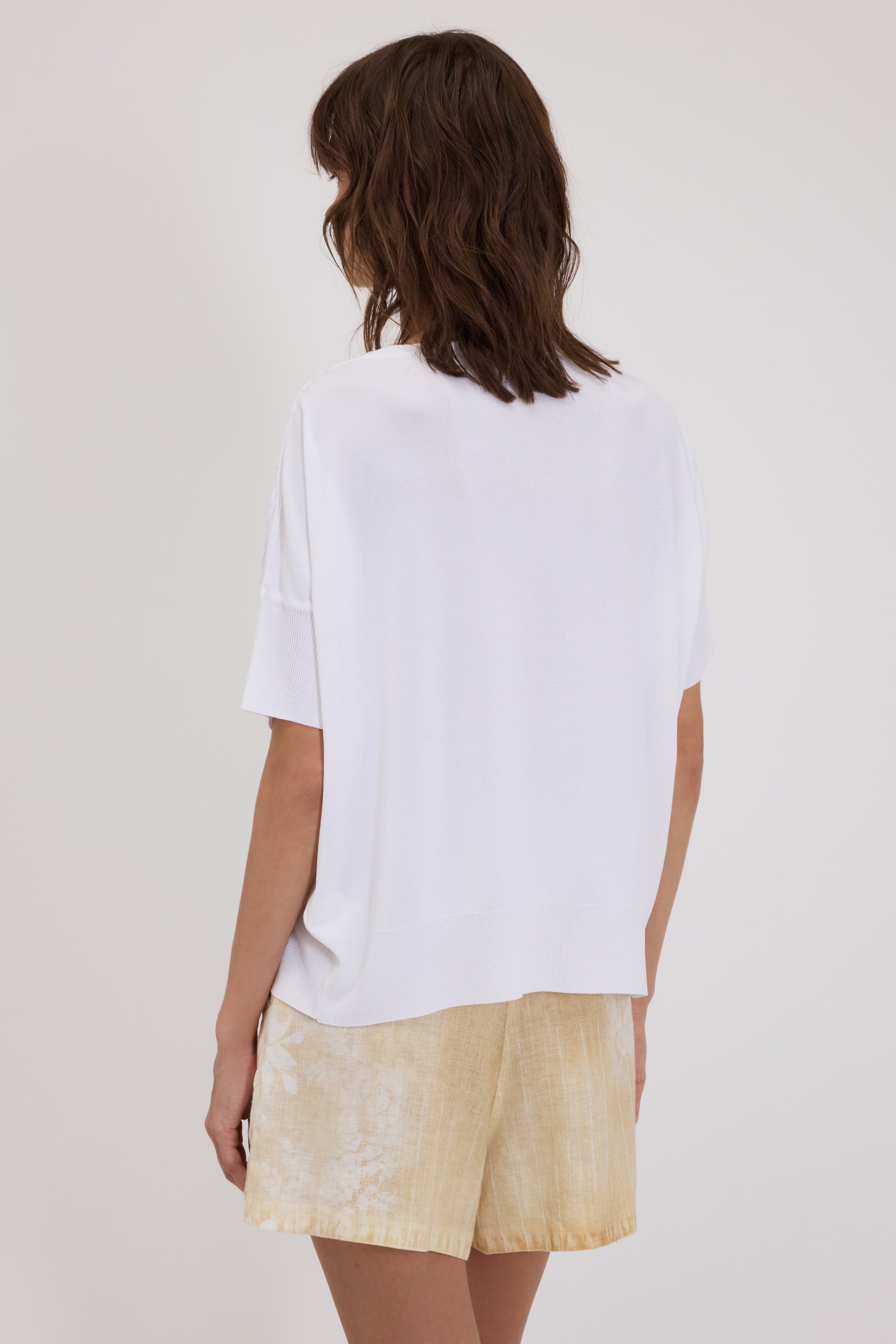 MAGLIA IN VISCOSA SOTTILE CON RICAMI FLOREALI