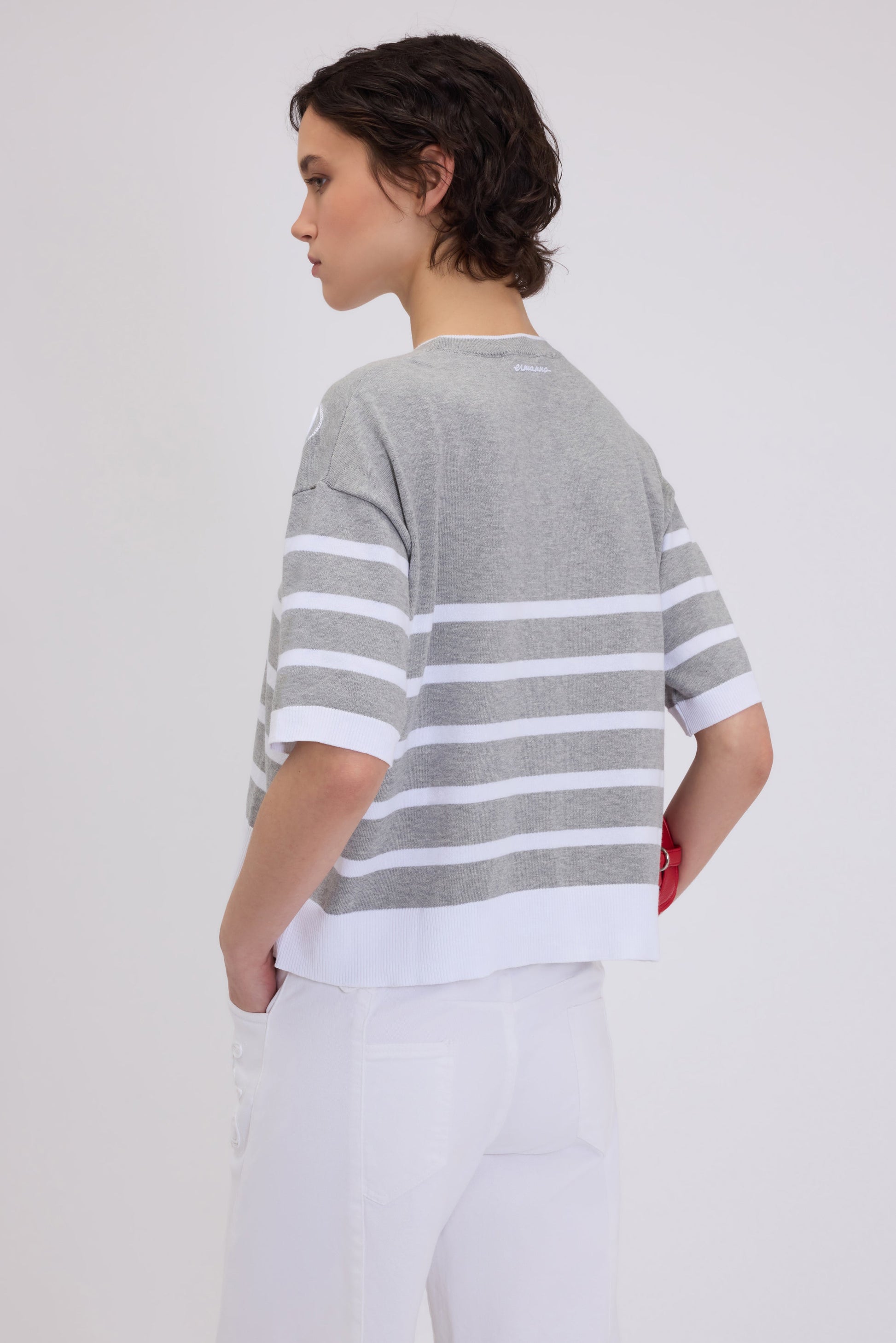 PULL RAYÉ AVEC FLEURS BRODÉS