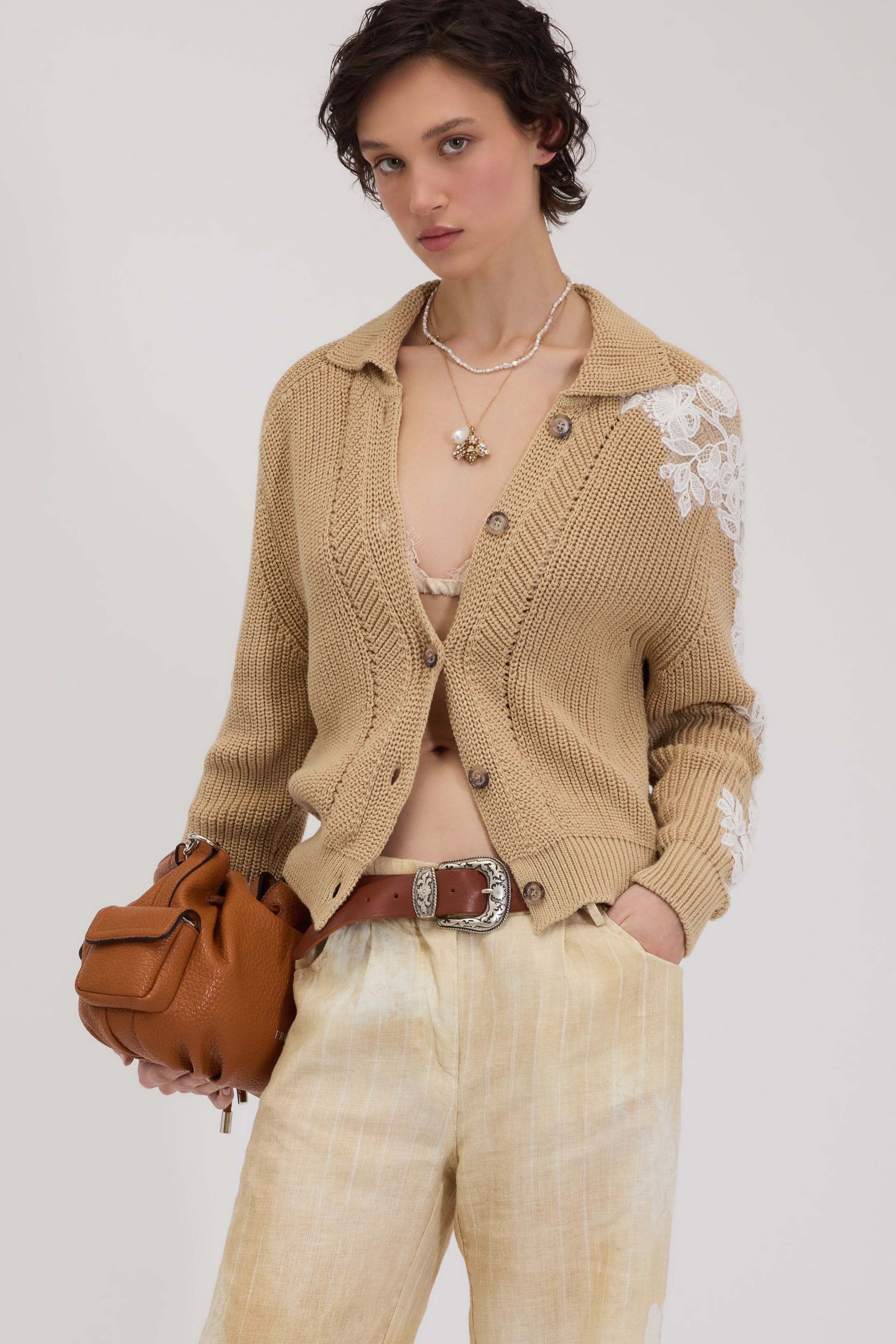 CARDIGAN A COSTE CON COLLETTO E RICAMI FLOREALI