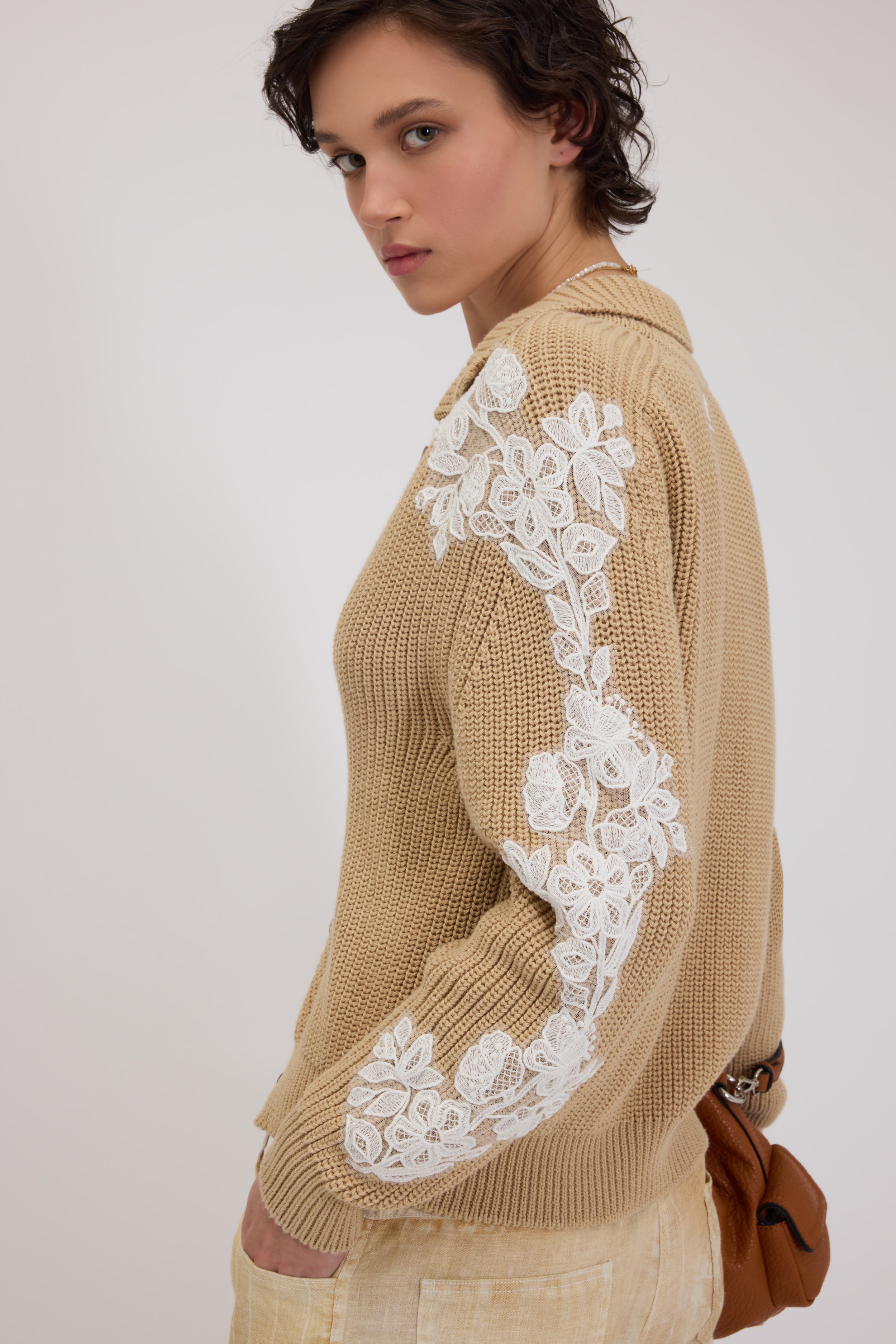 CARDIGAN A COSTE CON COLLETTO E RICAMI FLOREALI