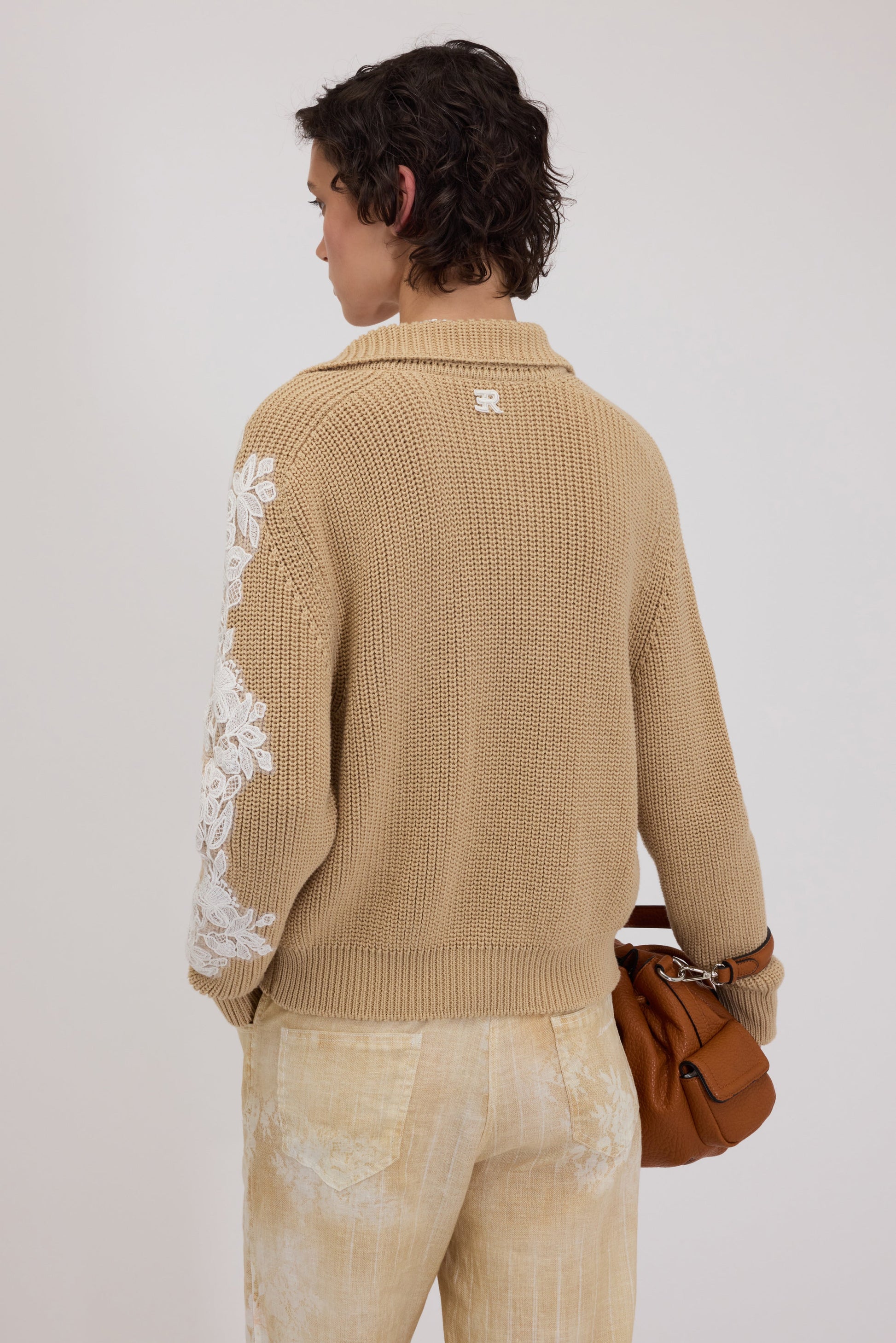 CARDIGAN A COSTE CON COLLETTO E RICAMI FLOREALI