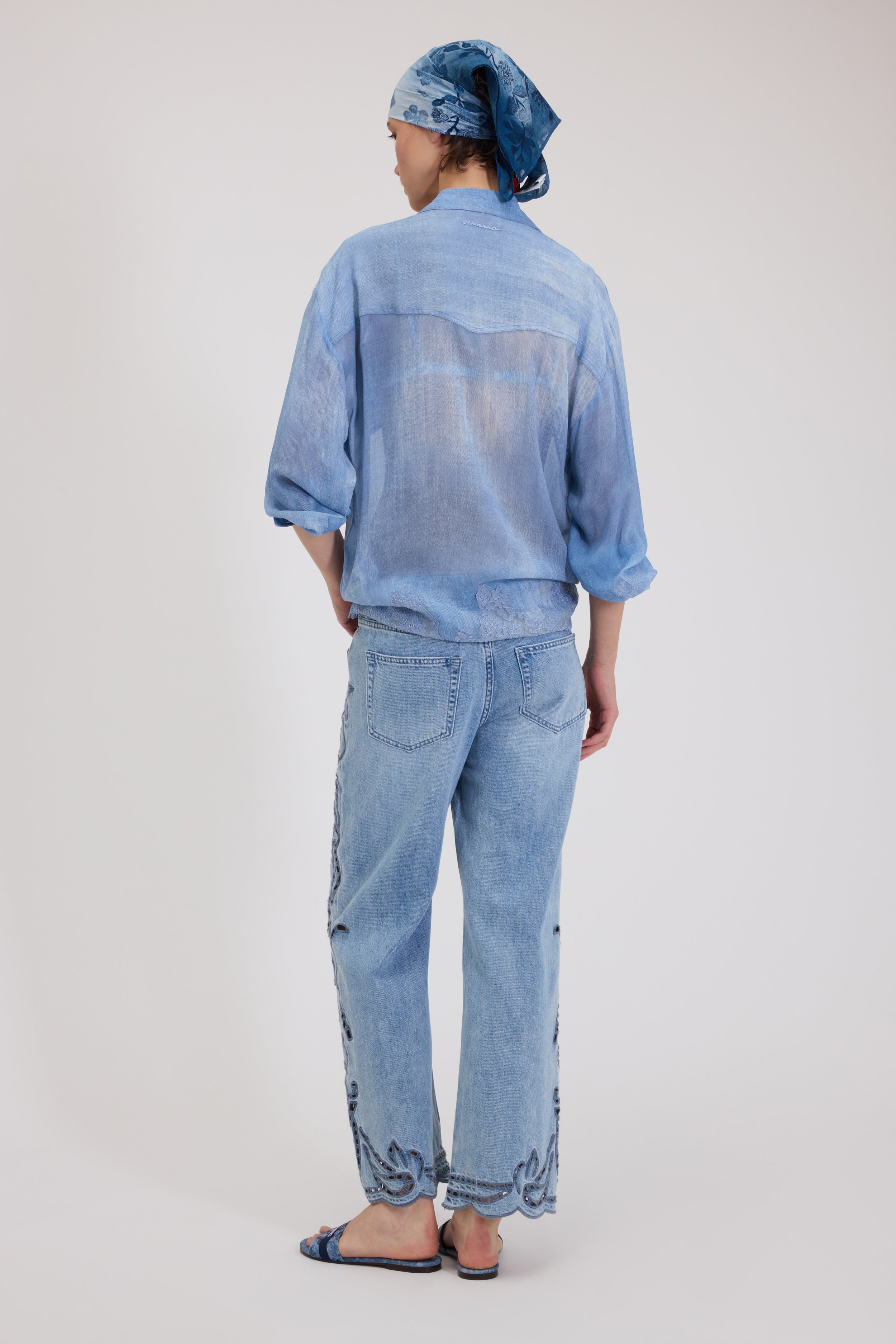 JEANS CON RICAMO SANGALLO