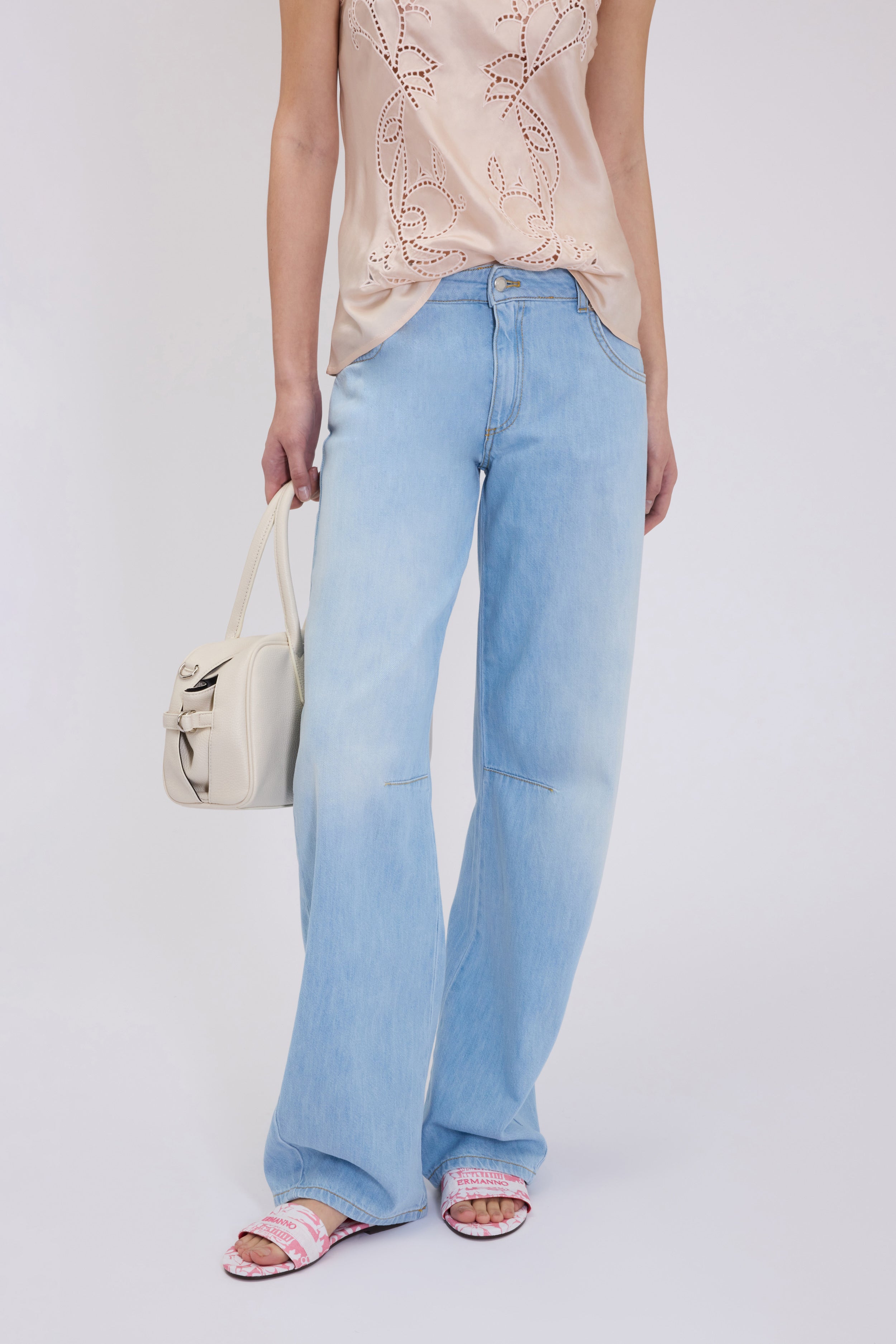 LIGHT OVERSIZED JEANS 