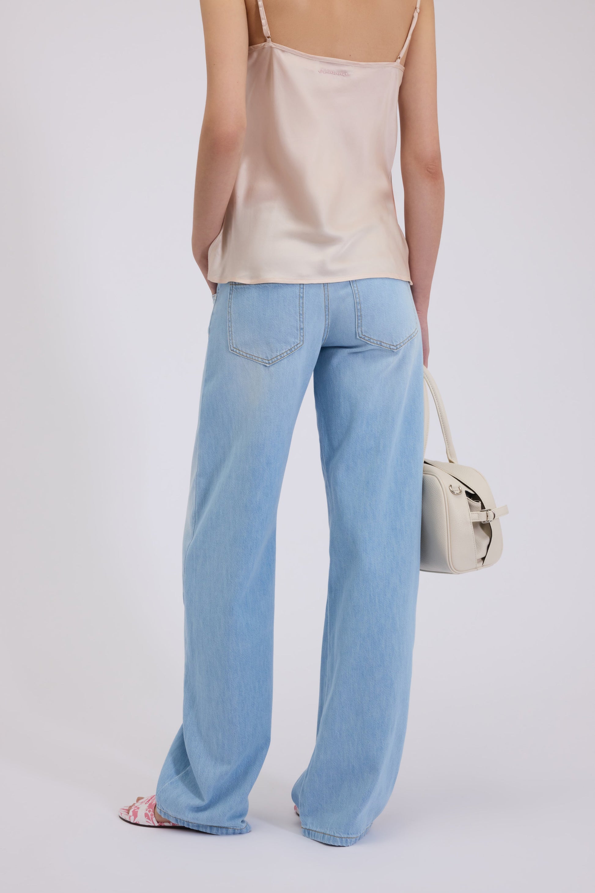 LIGHT OVERSIZED JEANS 