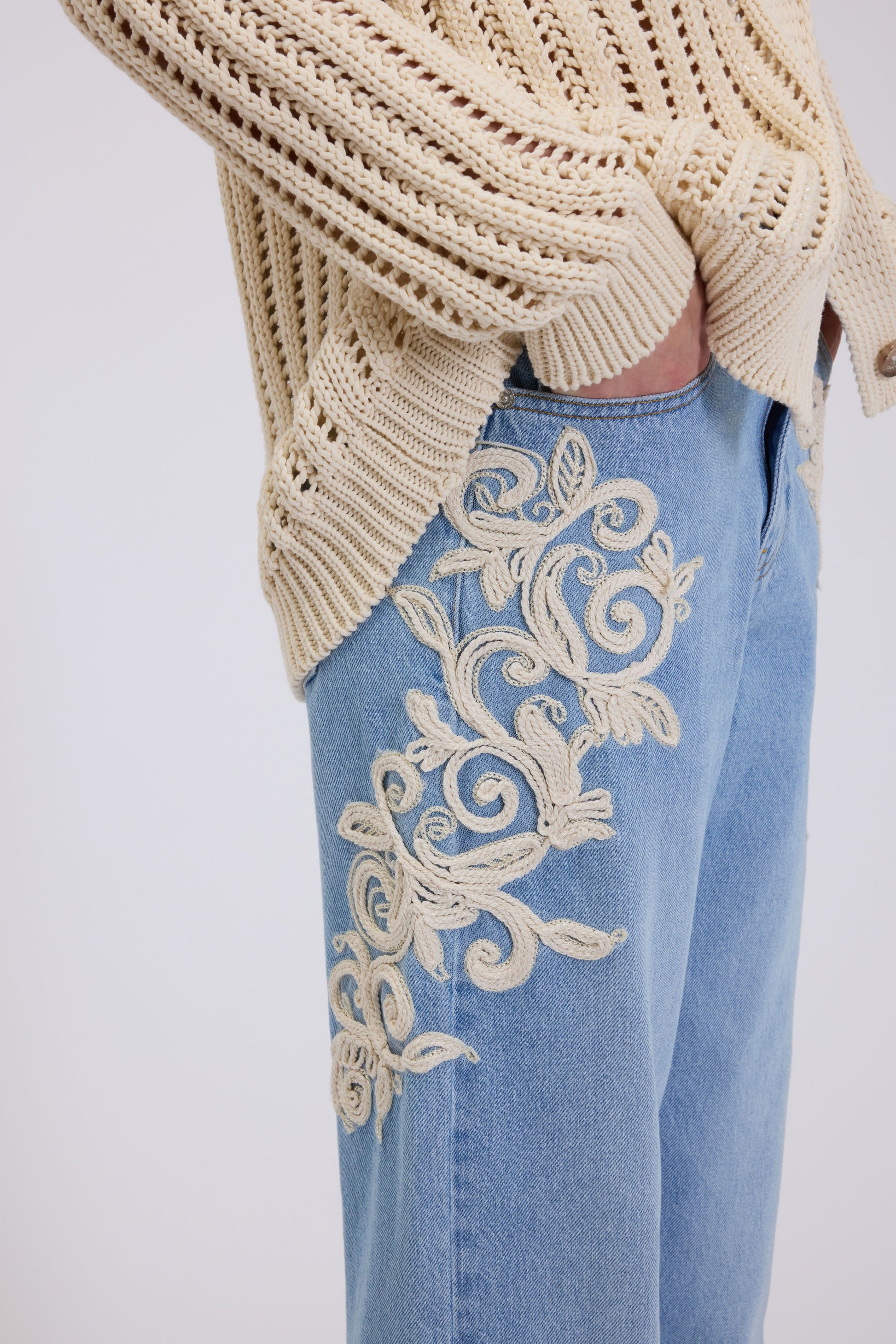 JEAN CARROT AVEC BRODERIE CORNELLY