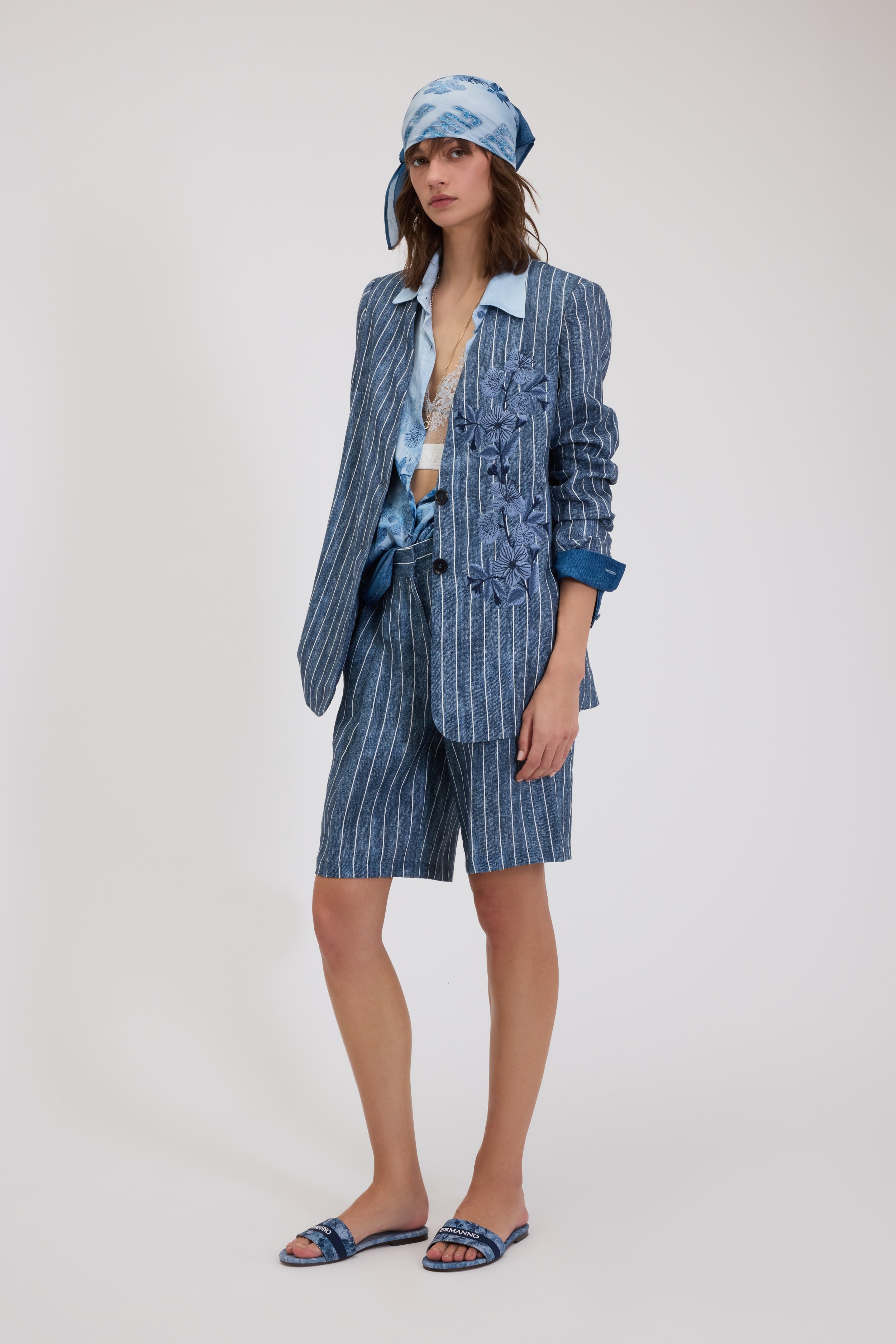 BERMUDA EN LIN À RAYURES IMRPIMÉ DENIM