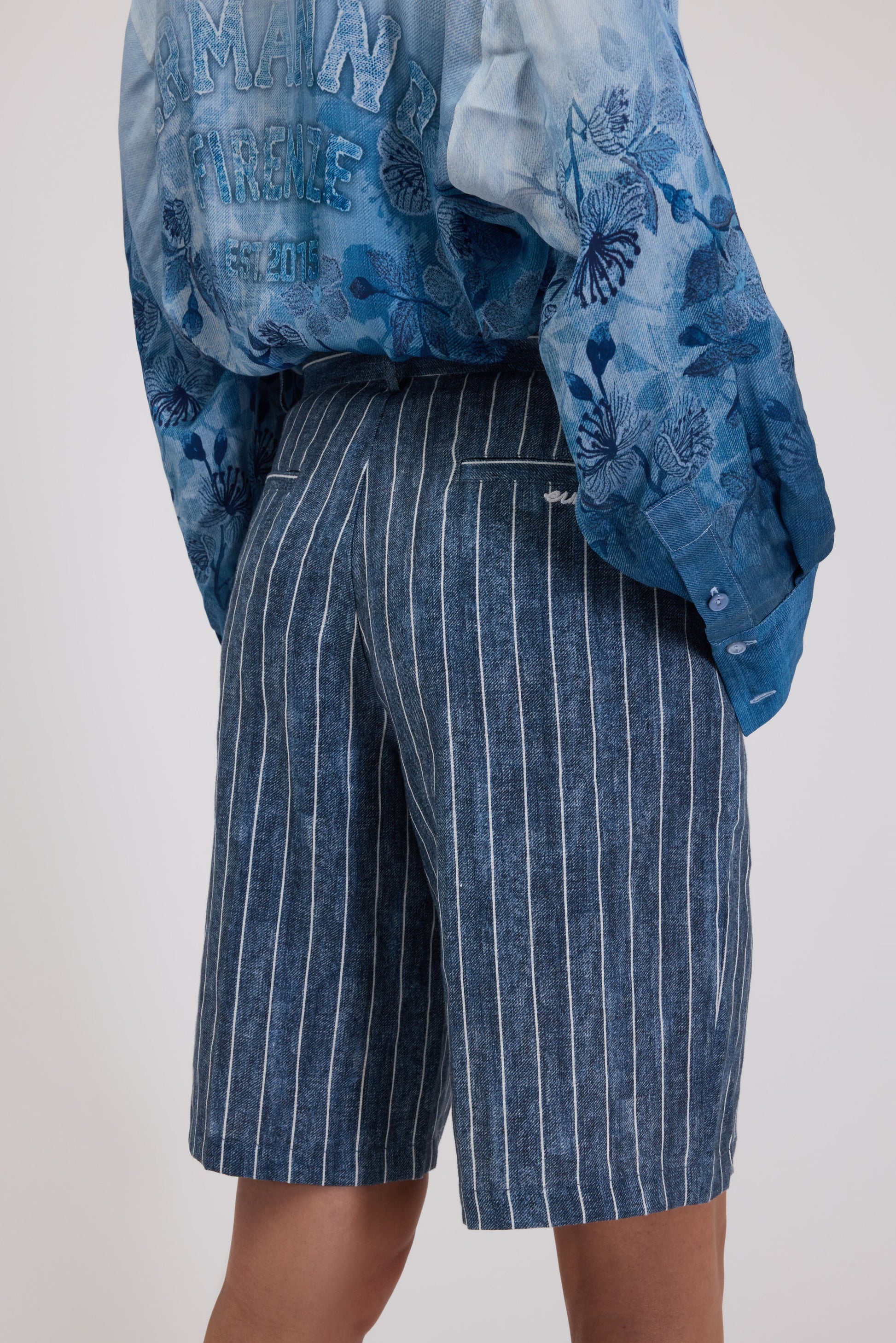 BERMUDA EN LIN À RAYURES IMRPIMÉ DENIM