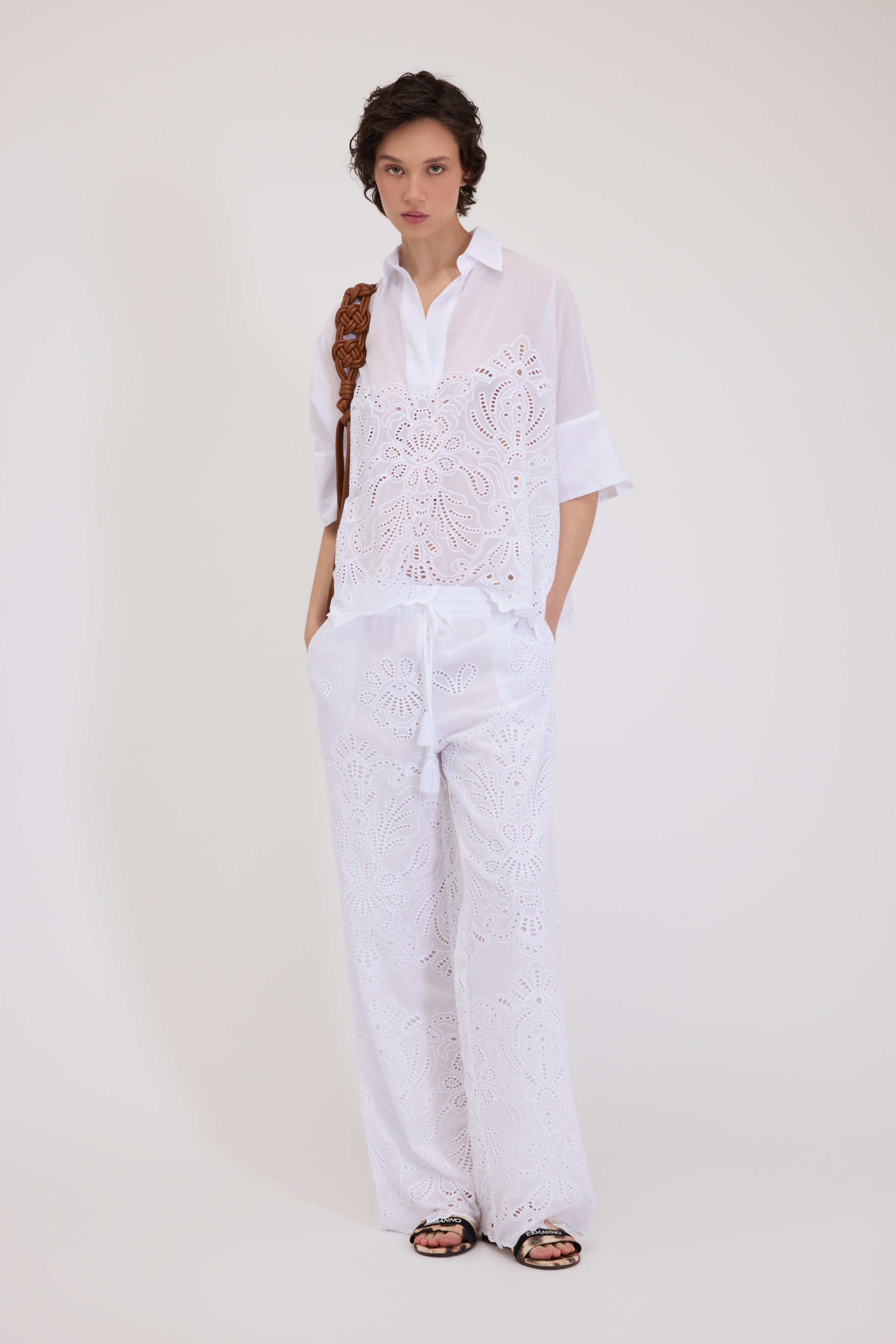 PANTALON EN MOUSSELINE DE COTON AVEC BRODERIE ANGLAISE