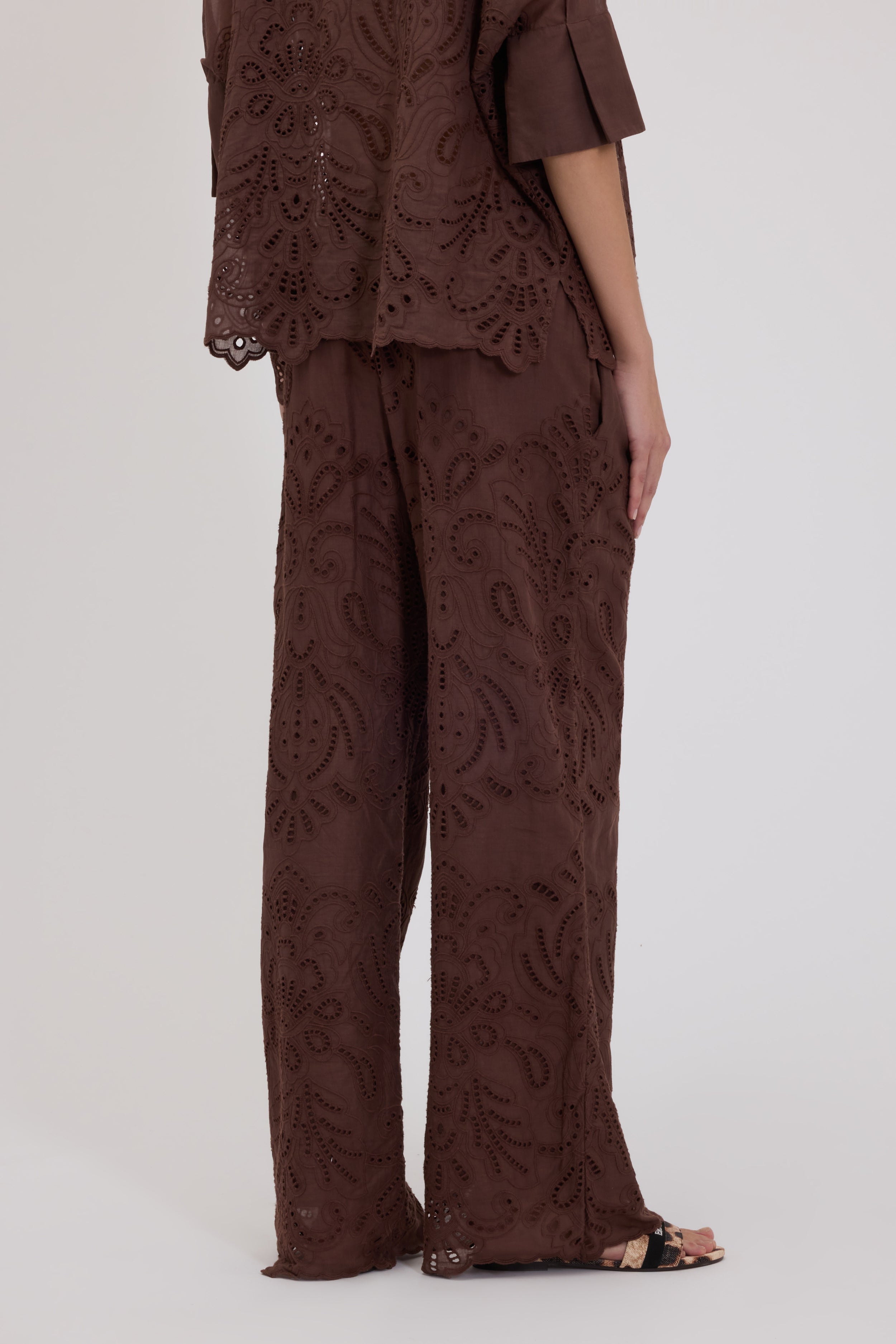 PANTALON EN MOUSSELINE DE COTON AVEC BRODERIE ANGLAISE