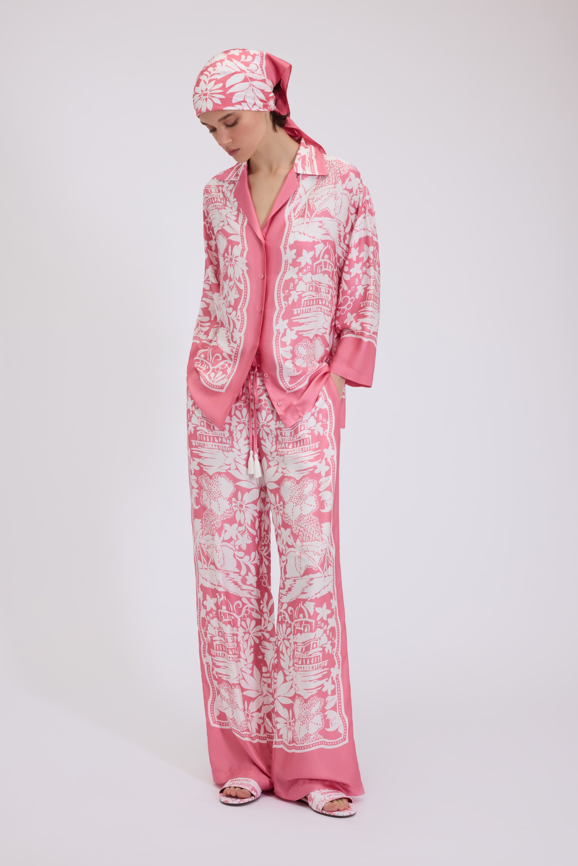 PANTALONI IN RASO DI VISCOSA CON STAMPA TROPICALE