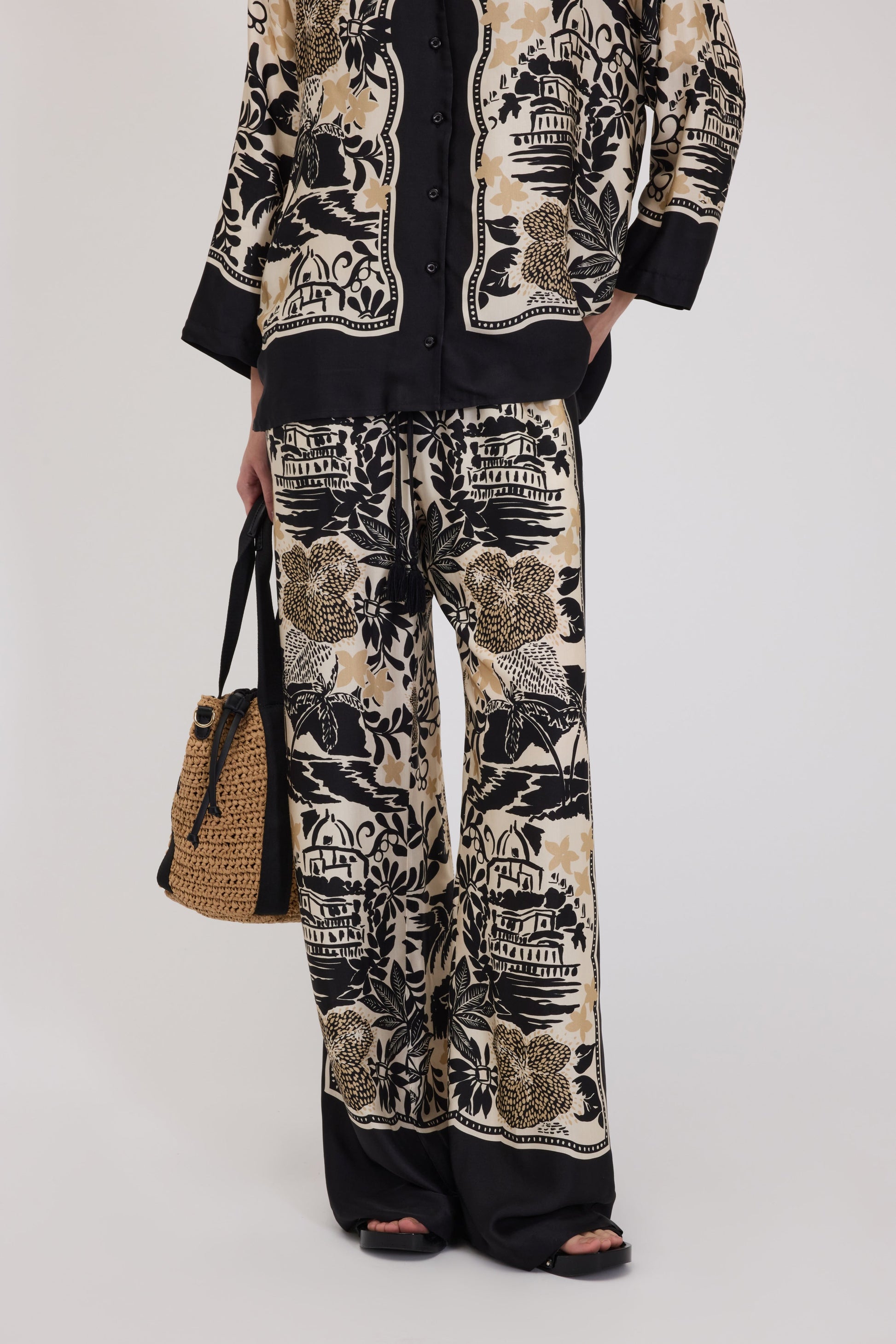 PANTALONI IN RASO DI VISCOSA CON STAMPA TROPICALE