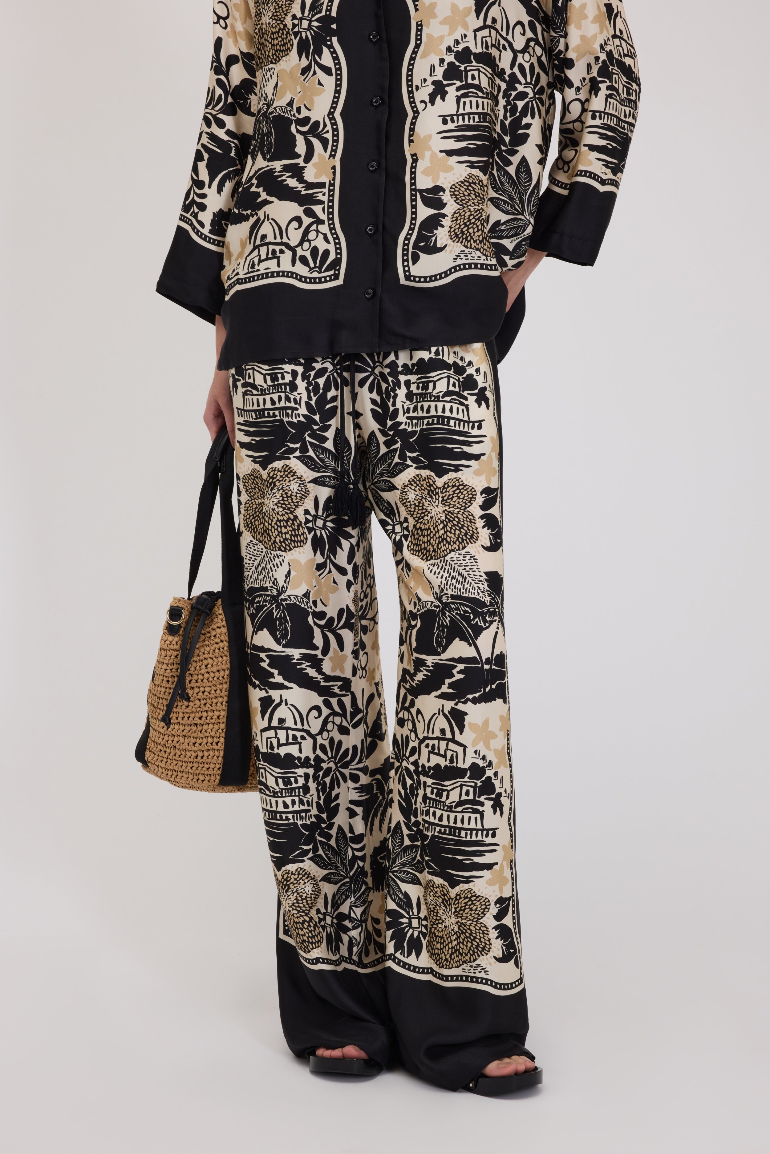 PANTALONI IN RASO DI VISCOSA CON STAMPA TROPICALE