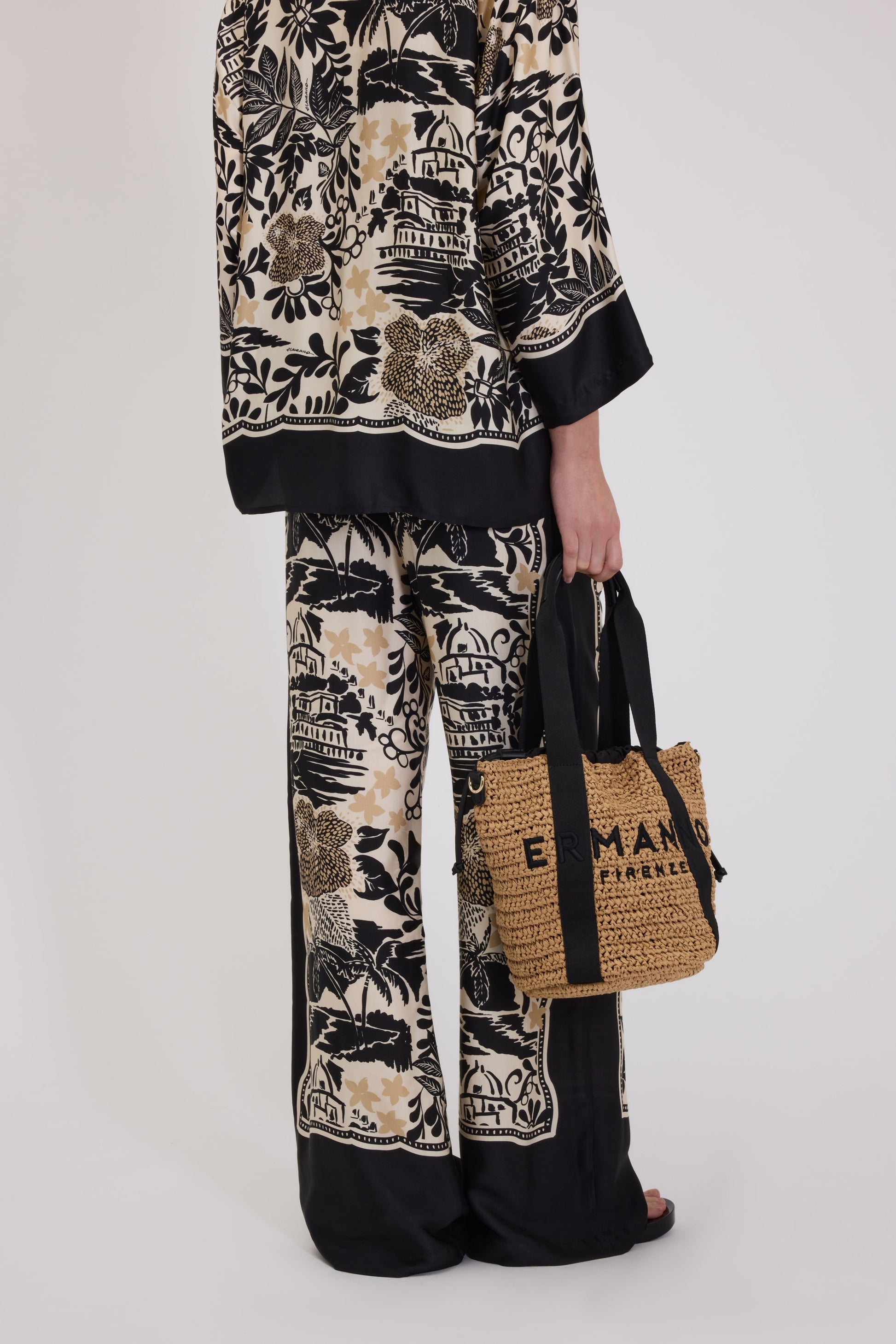 PANTALONI IN RASO DI VISCOSA CON STAMPA TROPICALE