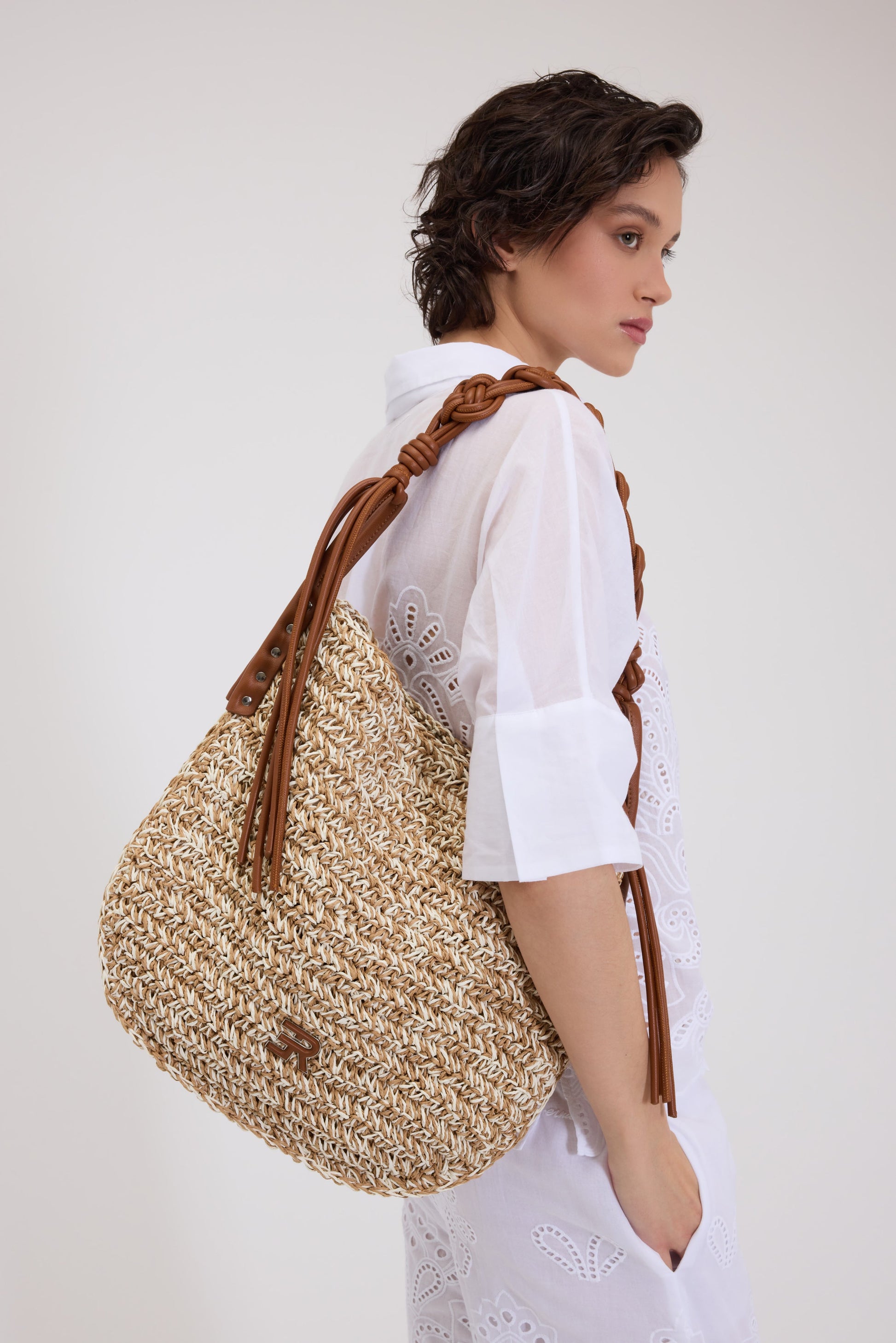 BORSA HOBO GRANDE IN RAFIA BICOLORE CON MANICO INTRECCIATO