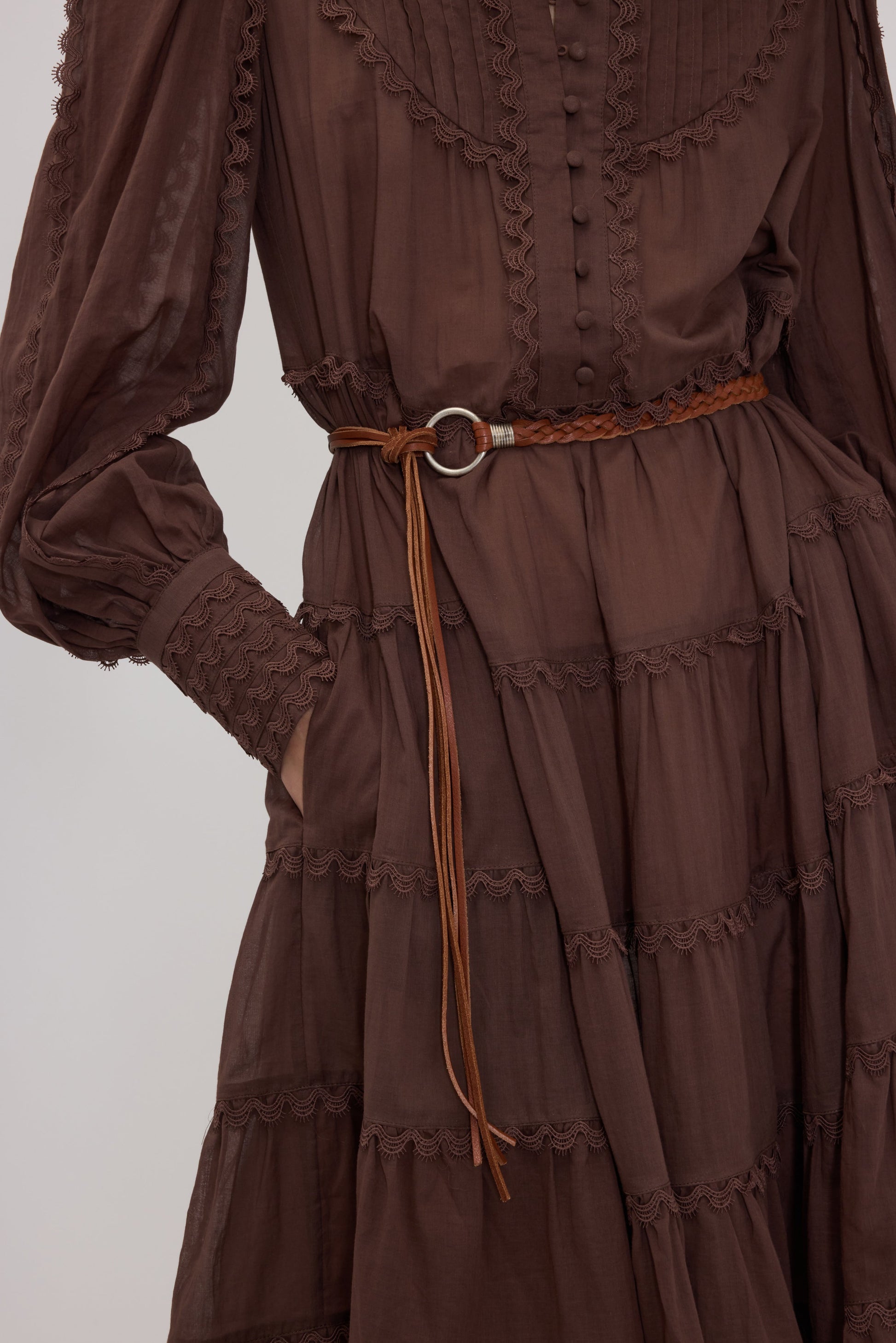 CINTURA DI CUOIO INTRECCIATO CON ANELLA