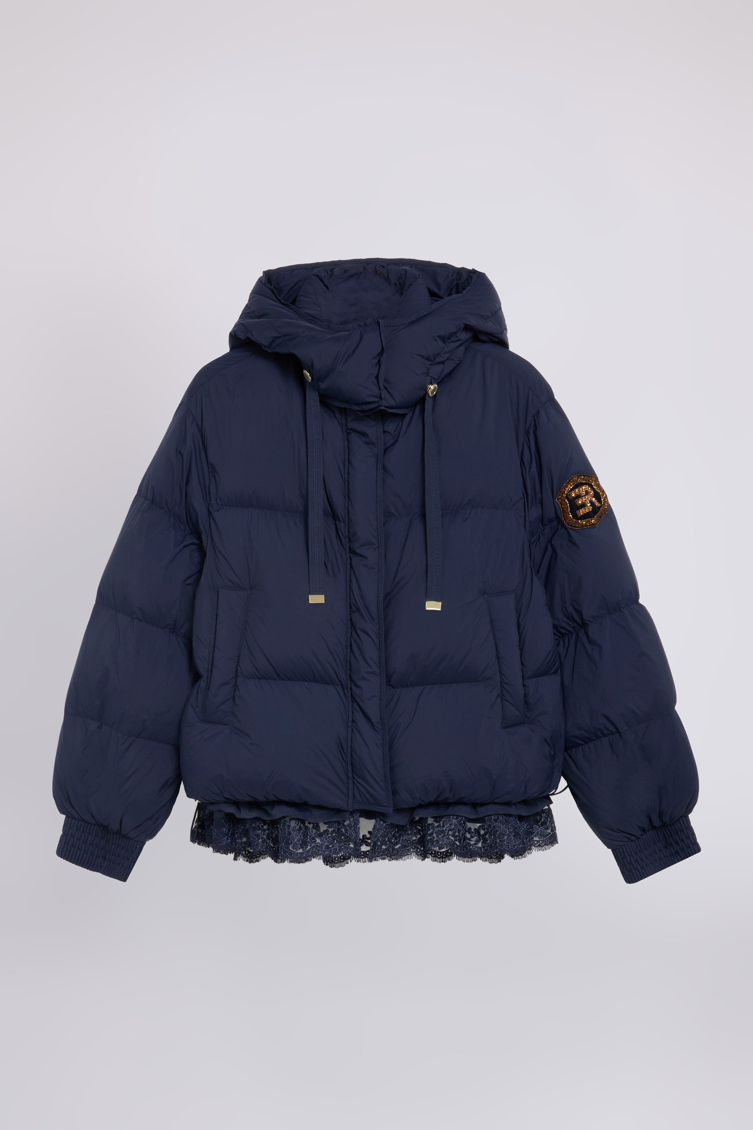 DOUDOUNE AVEC CAPUCHE ET DĖTAILS EN TULLE