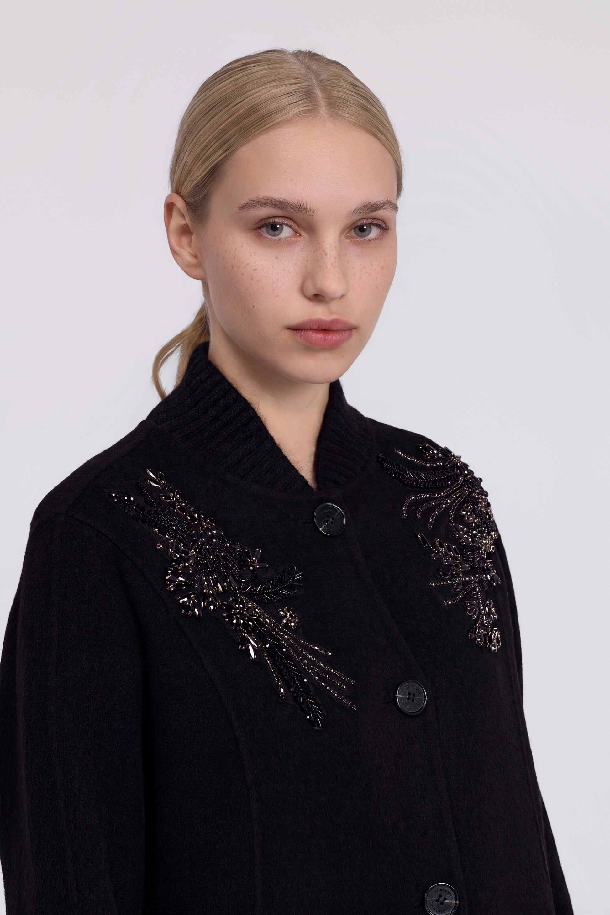 MANTEAU AVEC BRODERIES BIJOU