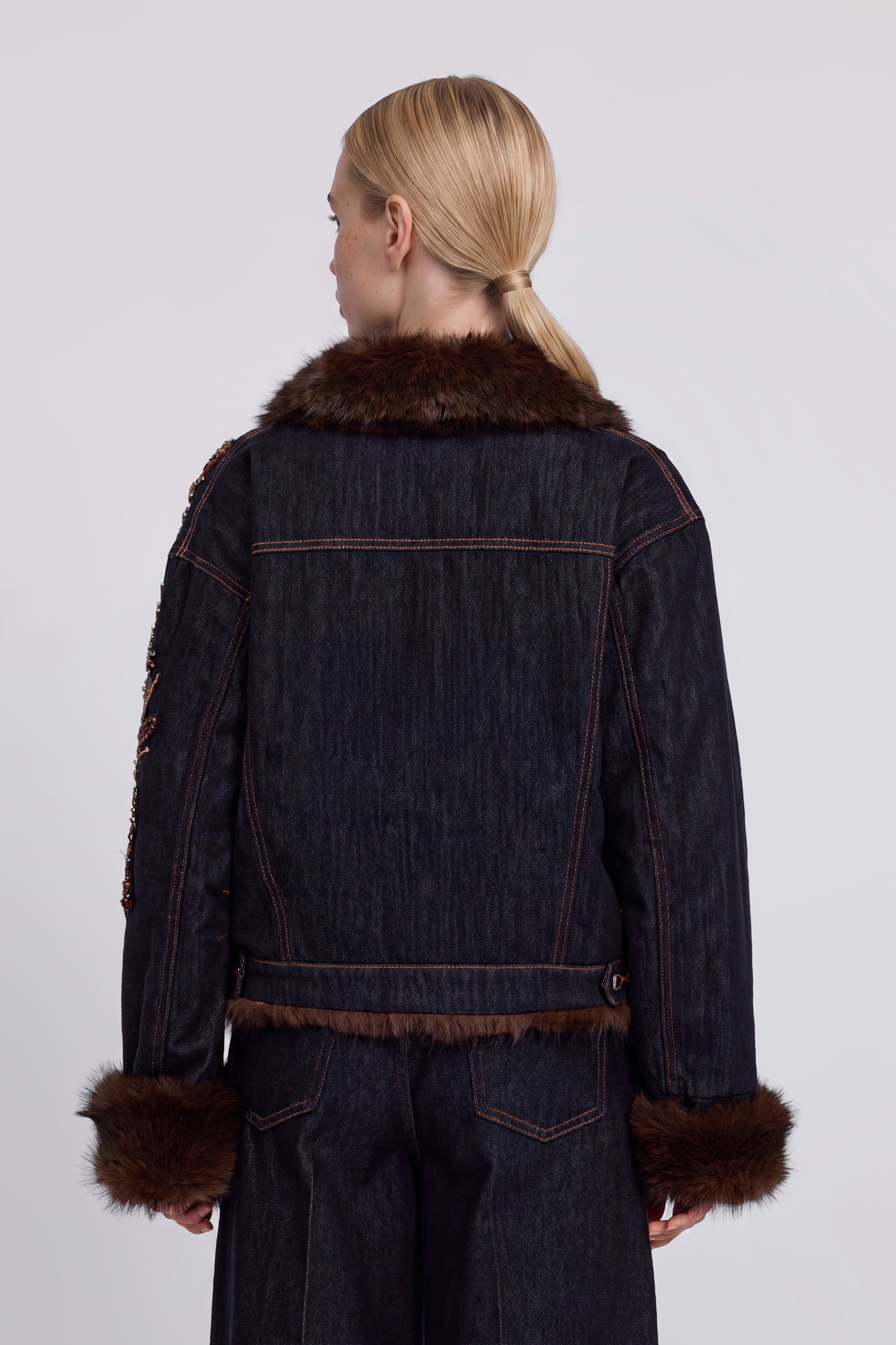 GIACCA IN DENIM CON RICAMI GIOIELLO E INTERNO IN ECOPOLECCIA