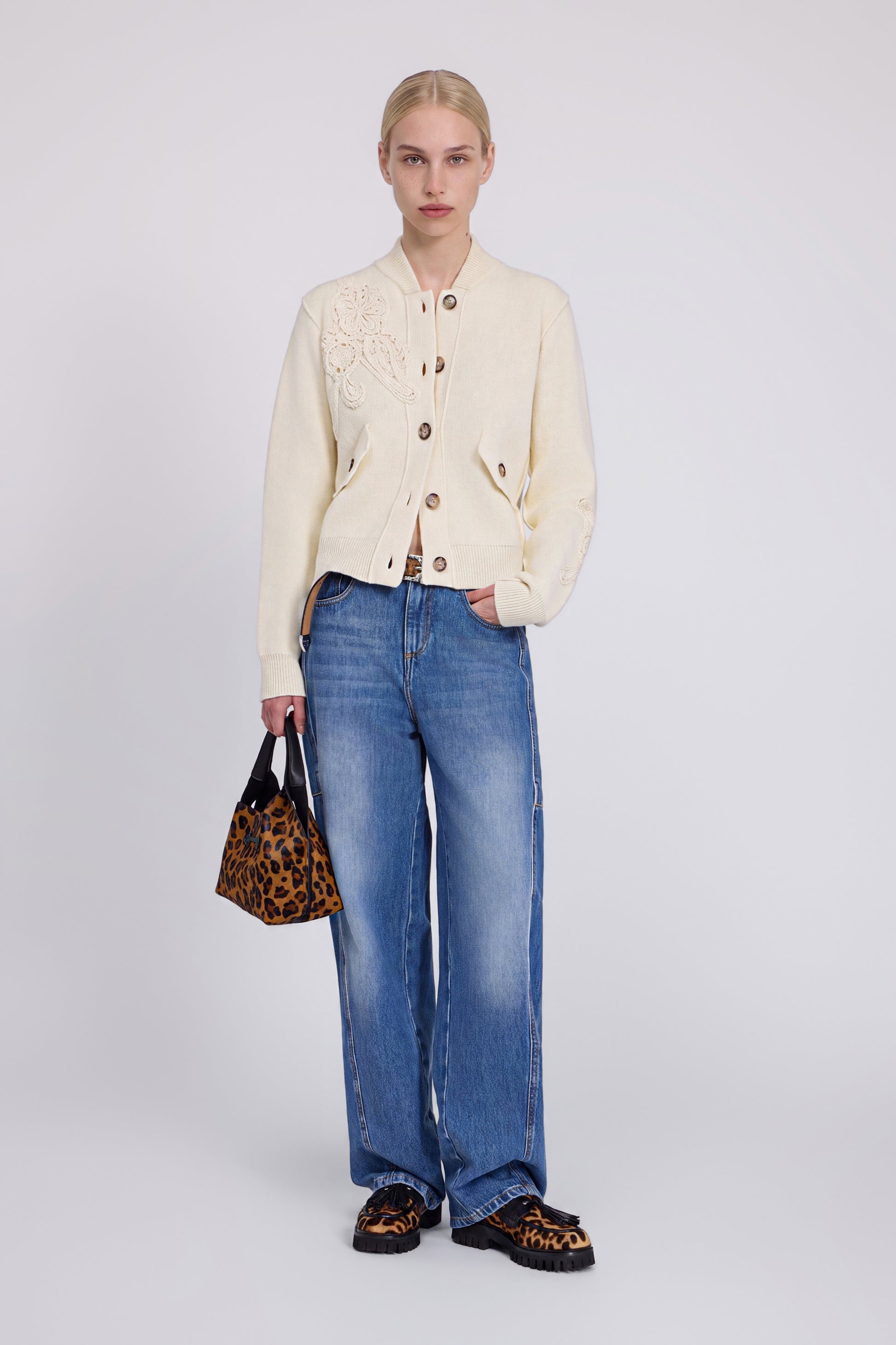 BLOUSON BOMBER EN MAILLE AVEC BRODERIE MACRAMĖ