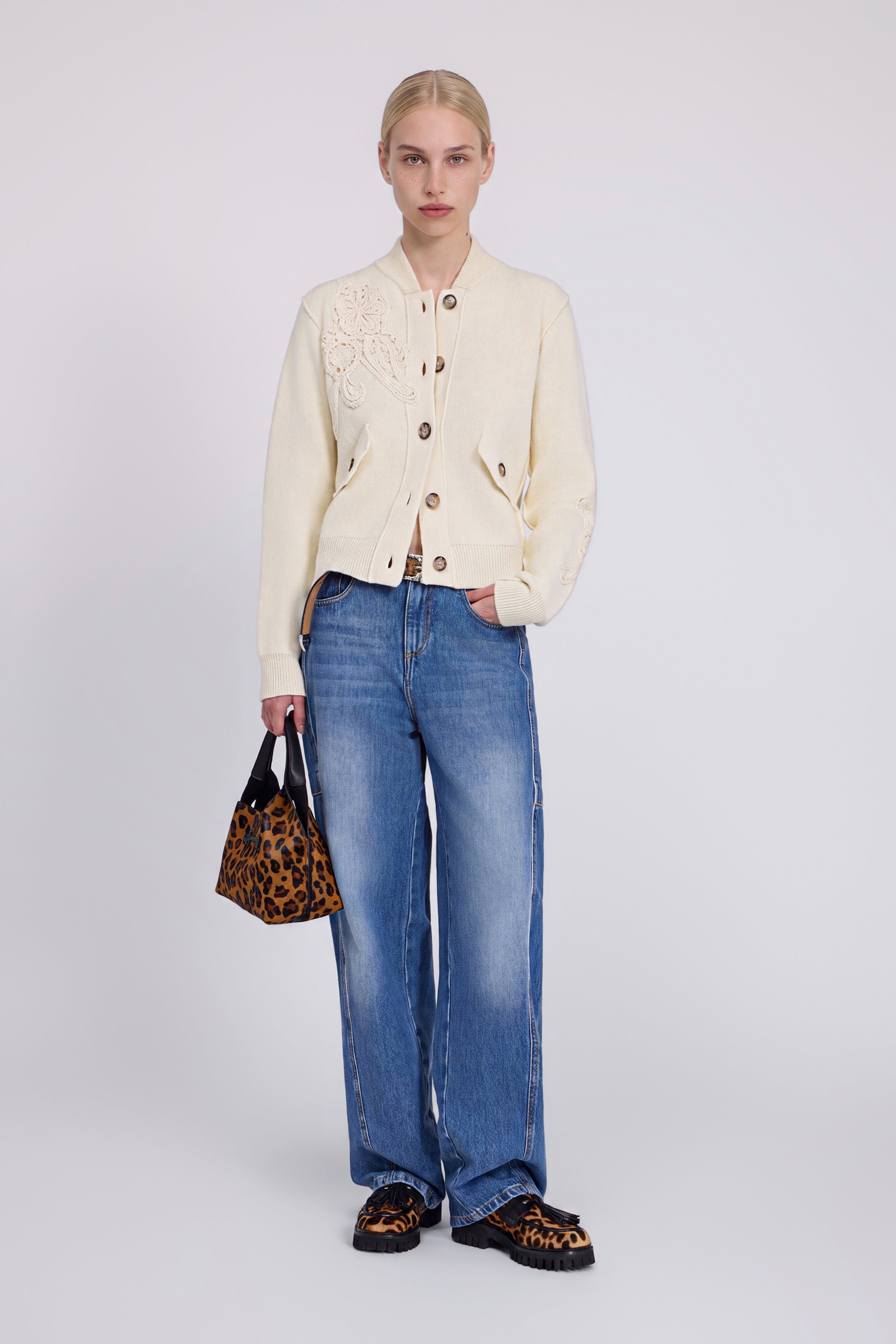 BLOUSON BOMBER EN MAILLE AVEC BRODERIE MACRAMĖ