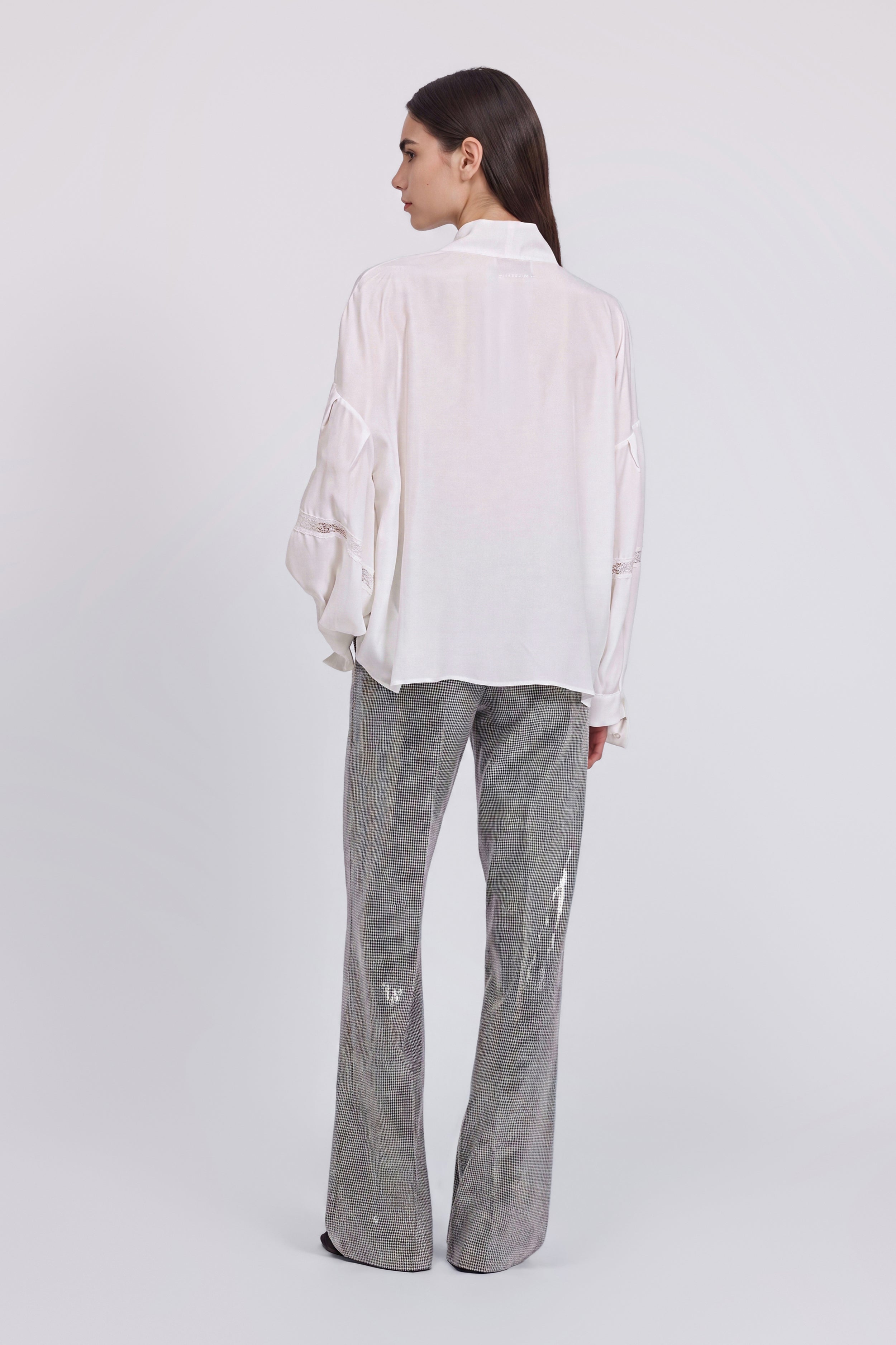 BLUSA AMPIA CON FIOCCO E INSERTI IN PIZZO