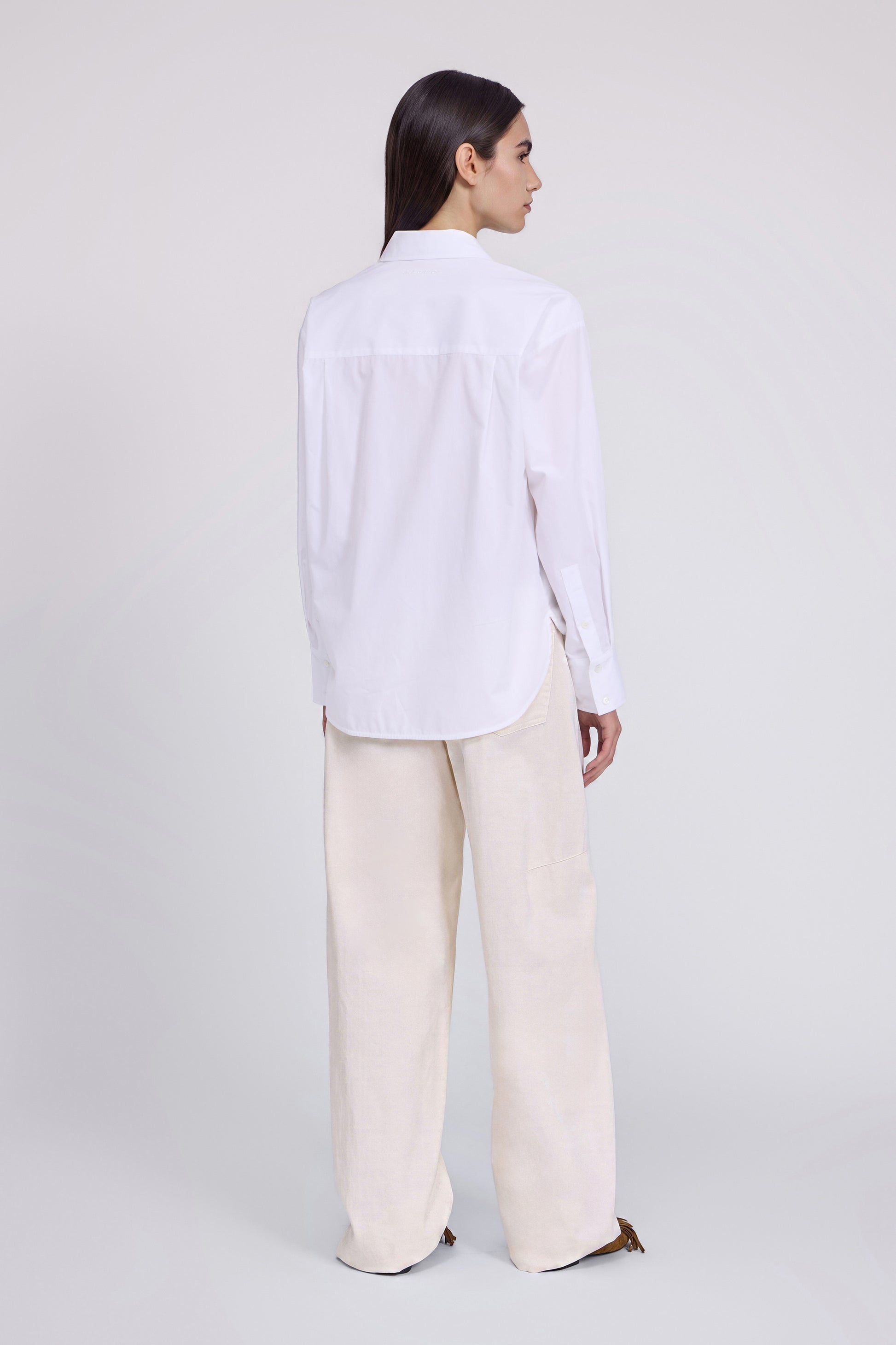 CAMICIA IN POPELINE CON RICAMI FLOREALI