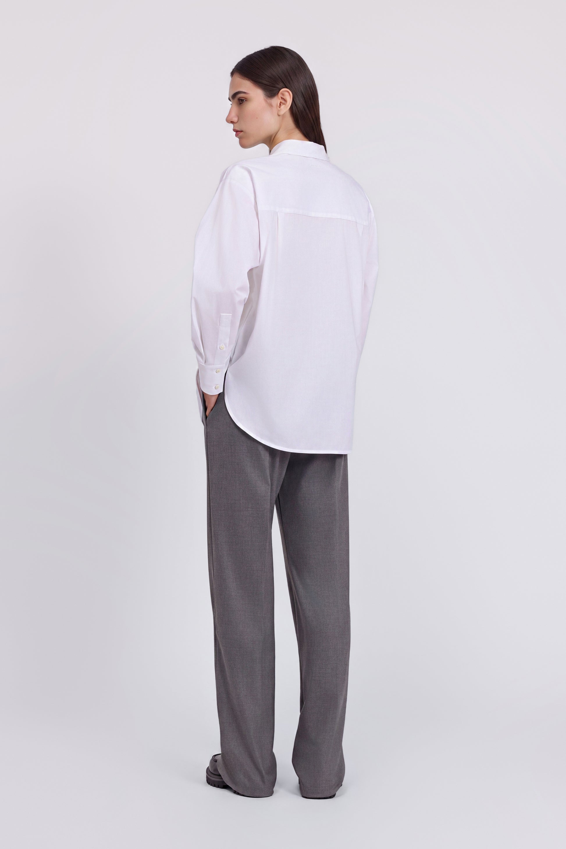 CHEMISE EN POPELINE AVEC BRODERIES FLORALS