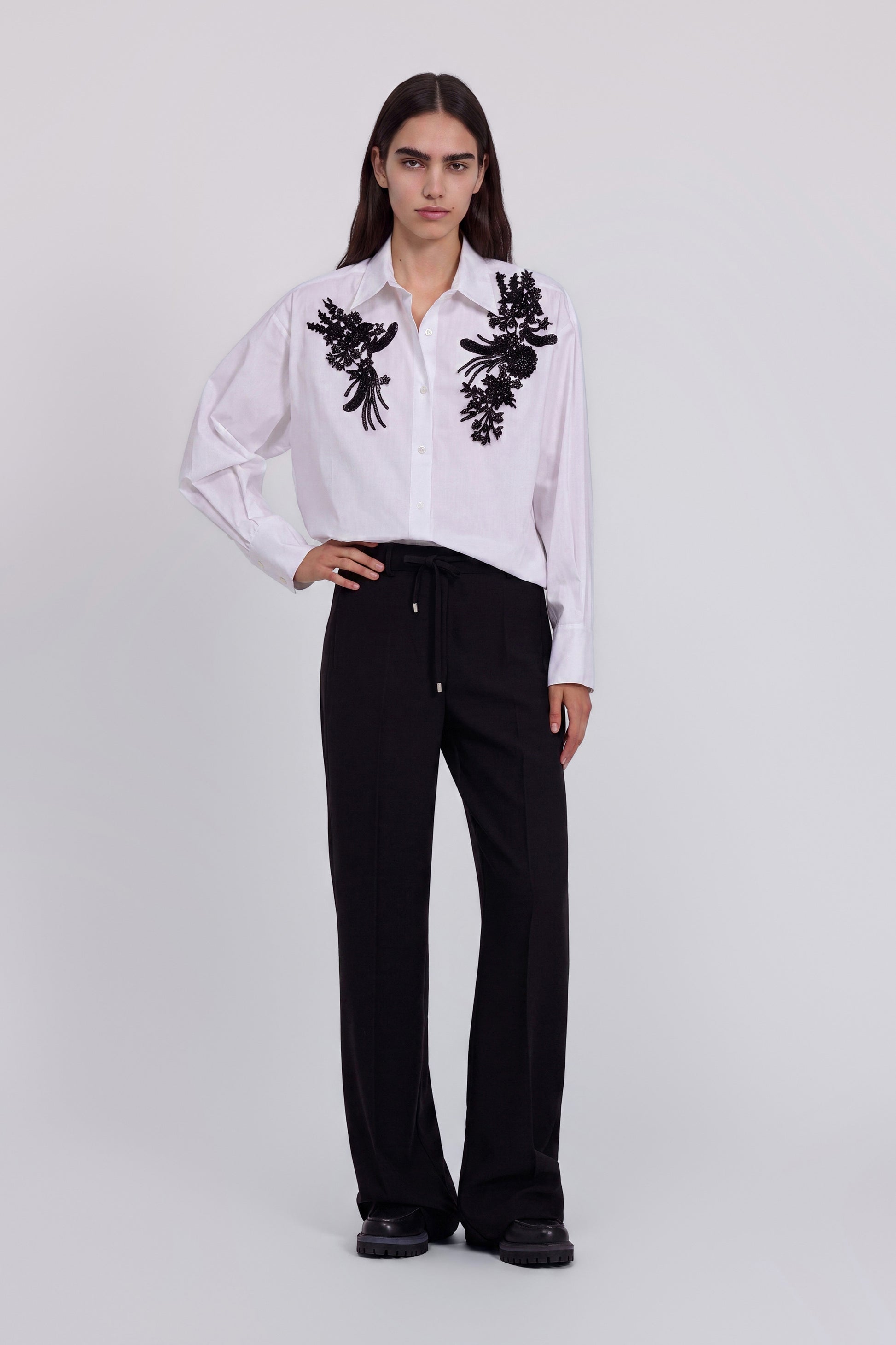 CAMICIA IN POPELINE CON RICAMI GIOIELLO