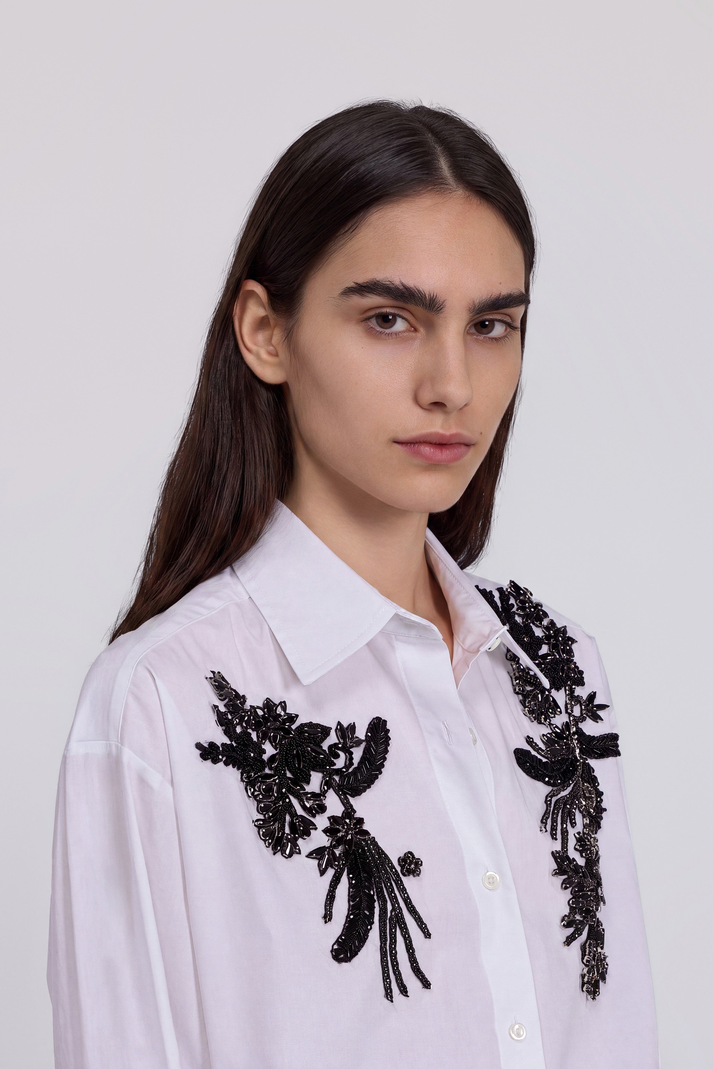 CAMICIA IN POPELINE CON RICAMI GIOIELLO