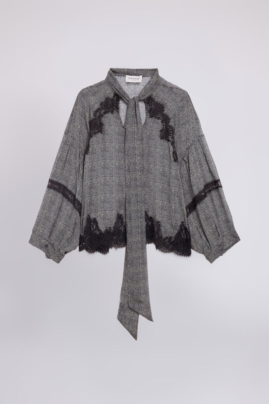 BLOUSE EN GEORGETTE À CARREAUX AVEC RUBAN ET DENTELLE