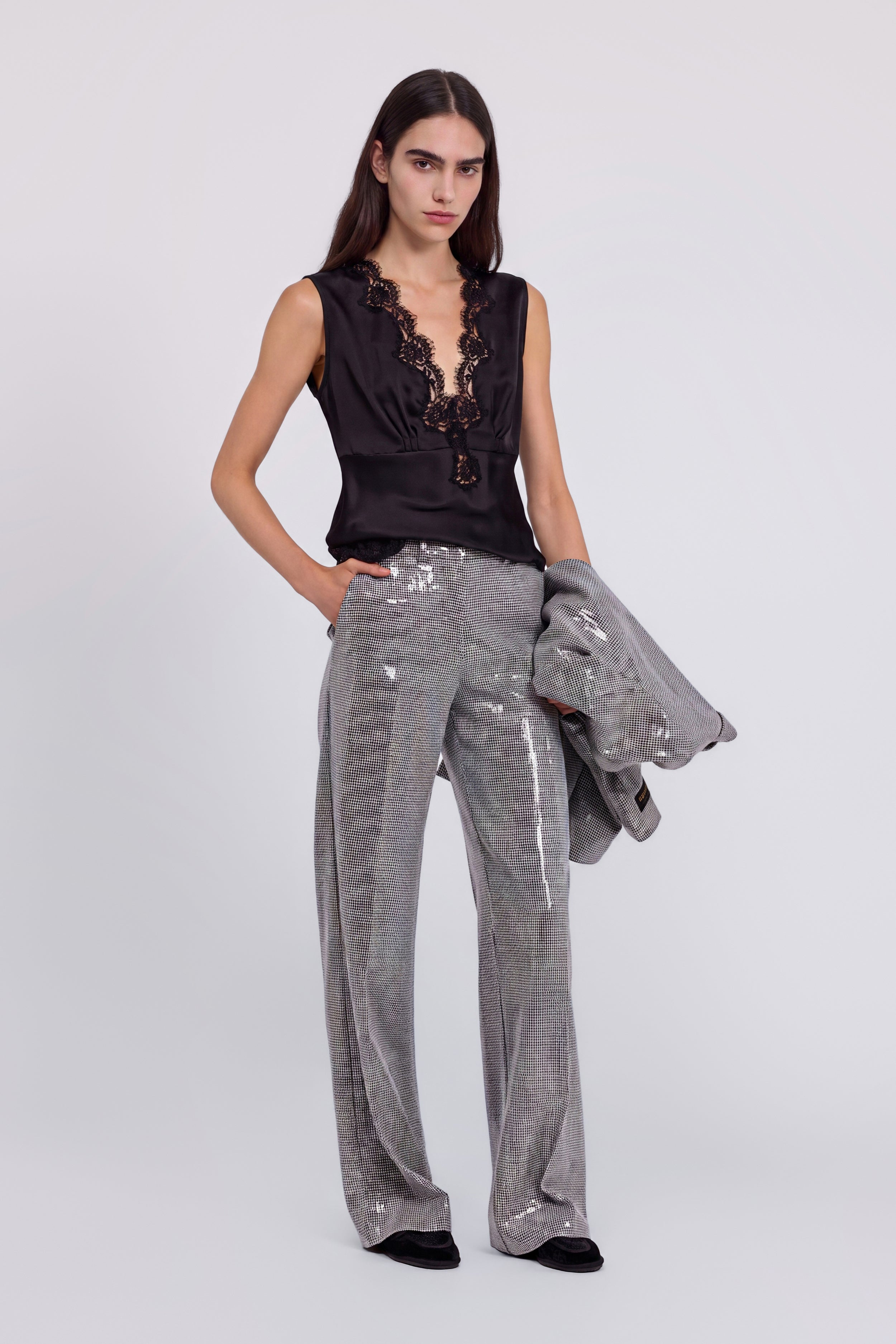TOP EN SATIN AVEC DENTELLE BRODÉE