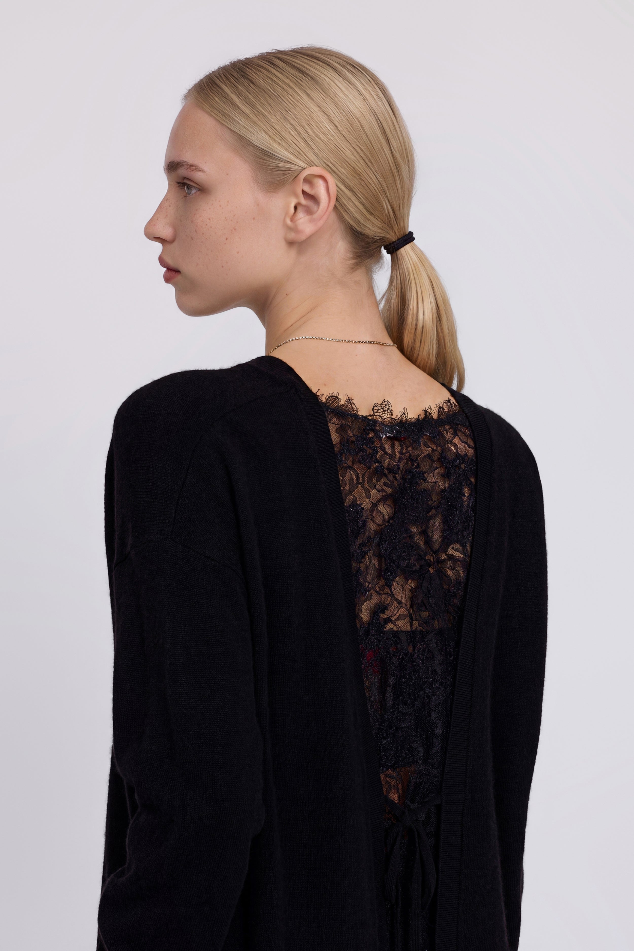 MAGLIA IN LANA E CACHEMIRE CON INSERTO DI PIZZO