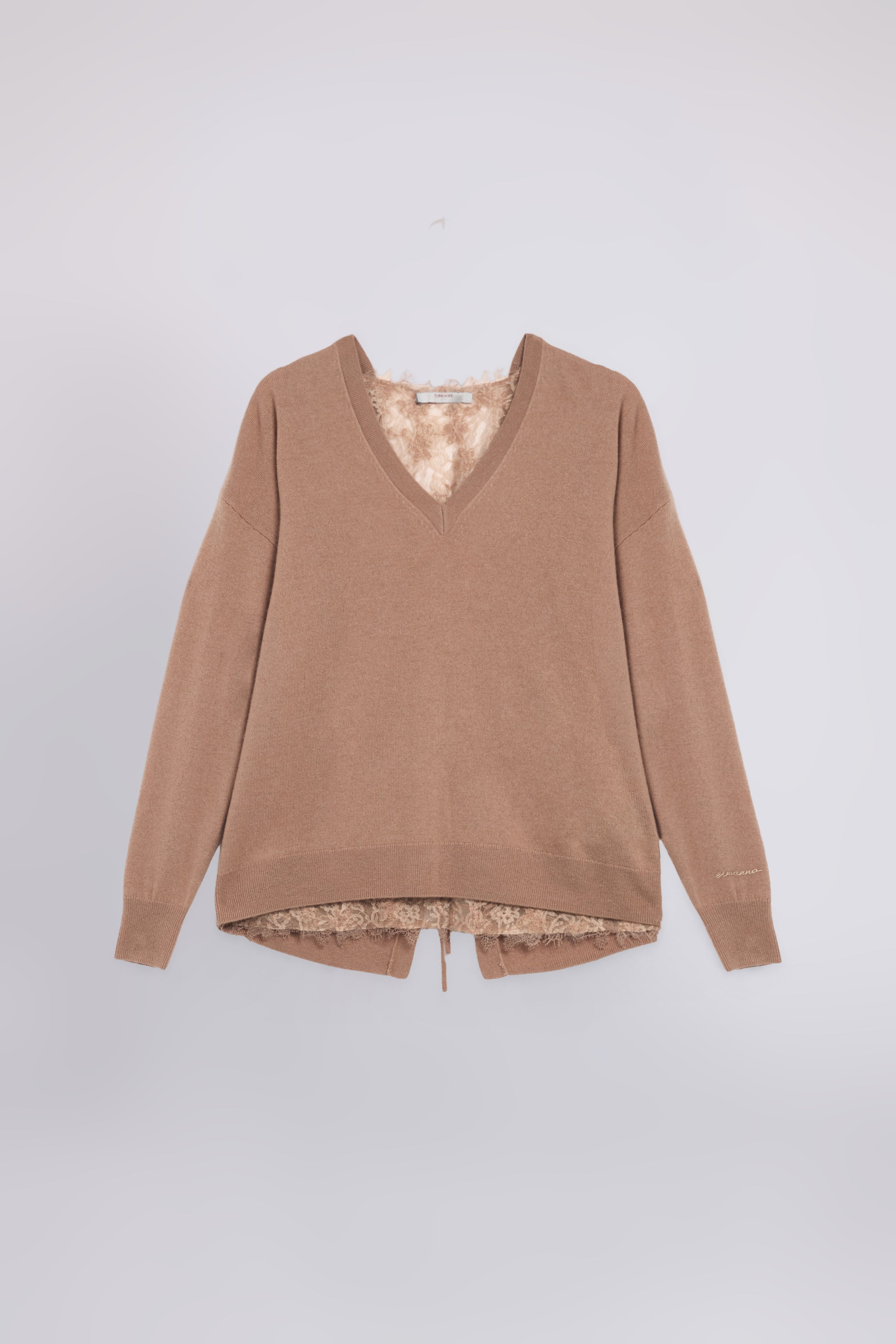 PULL EN LAINE ET CACHEMIRE AVEC DĖTAILS EN DENTELLE