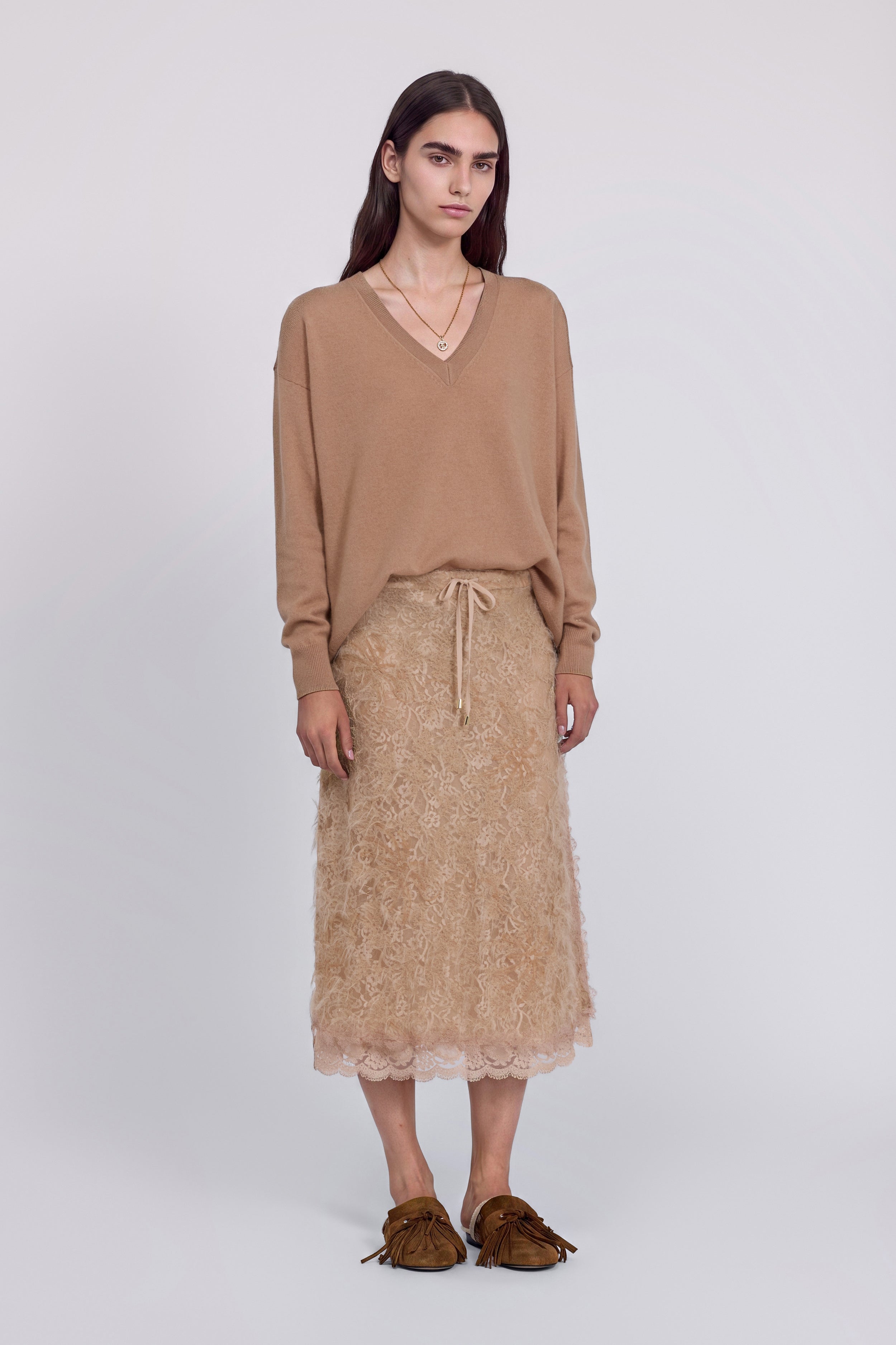 PULL EN LAINE ET CACHEMIRE AVEC DĖTAILS EN DENTELLE