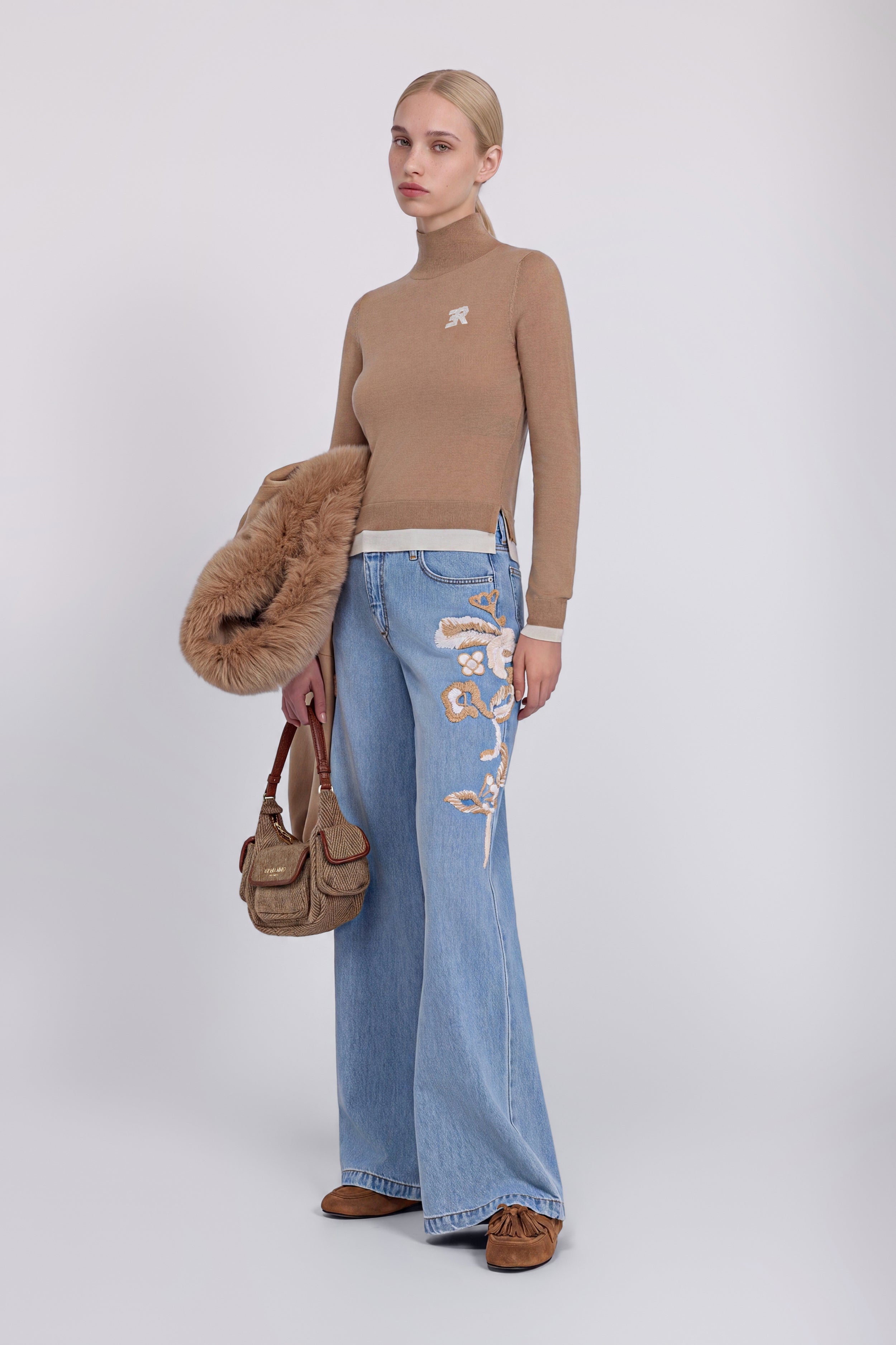 PULL COL HAUT BICOLORE EN MÉLANGE DE SOIE À LOGO BRODĖ