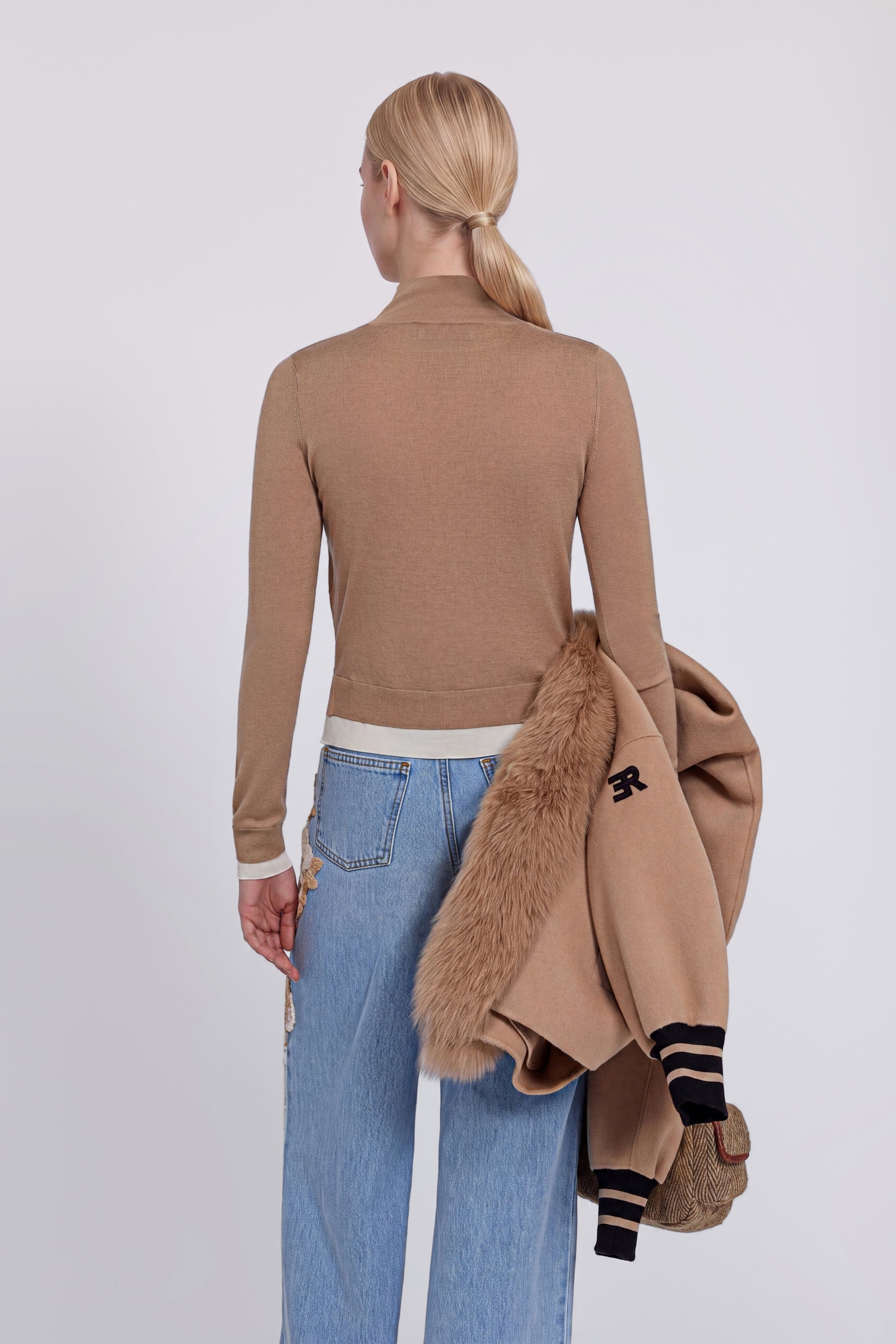PULL COL HAUT BICOLORE EN MÉLANGE DE SOIE À LOGO BRODĖ