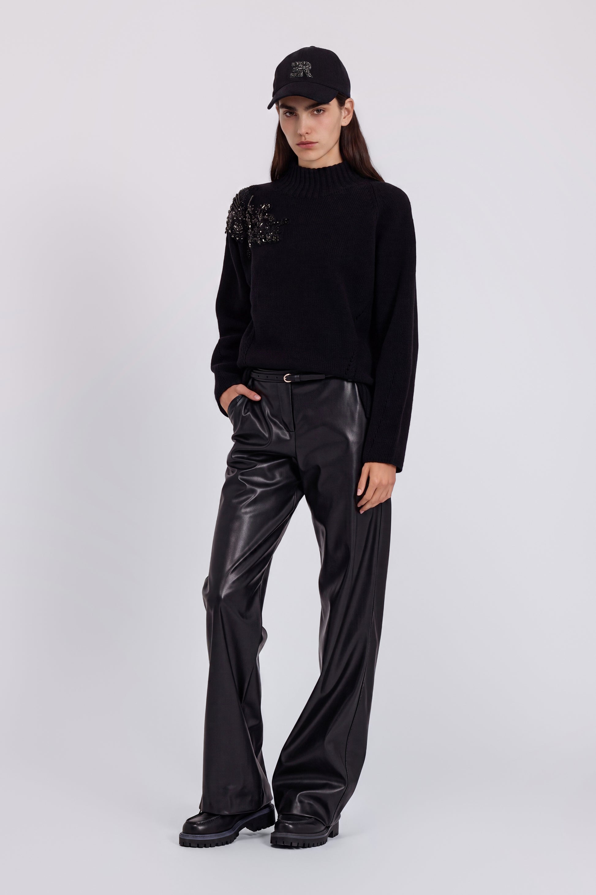 PULL COL HAUT AVEC BRODERIES BIJOUX ET CRISTAUX