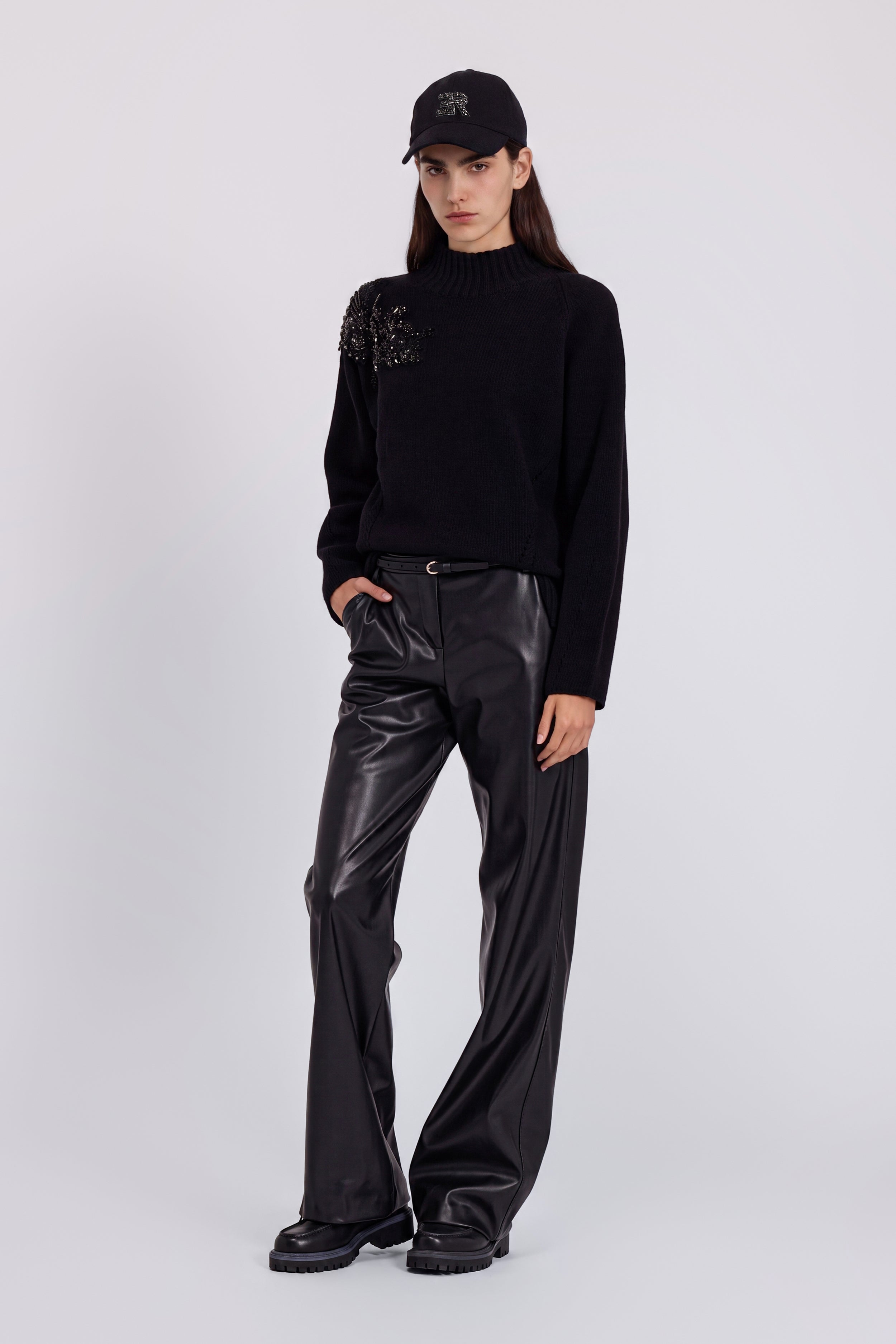 PULL COL HAUT AVEC BRODERIES BIJOUX ET CRISTAUX