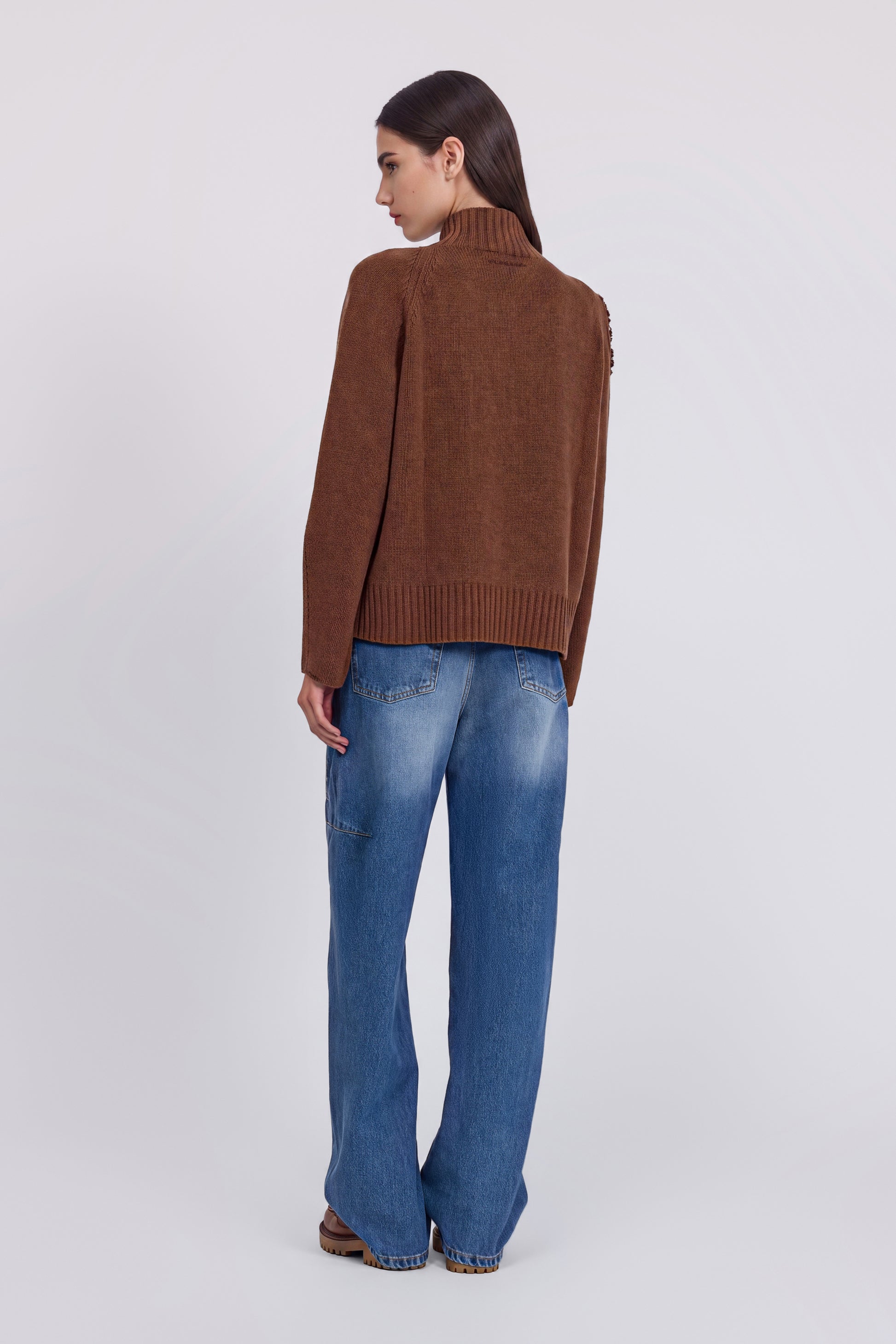 PULL COL HAUT AVEC BRODERIES BIJOUX ET CRISTAUX
