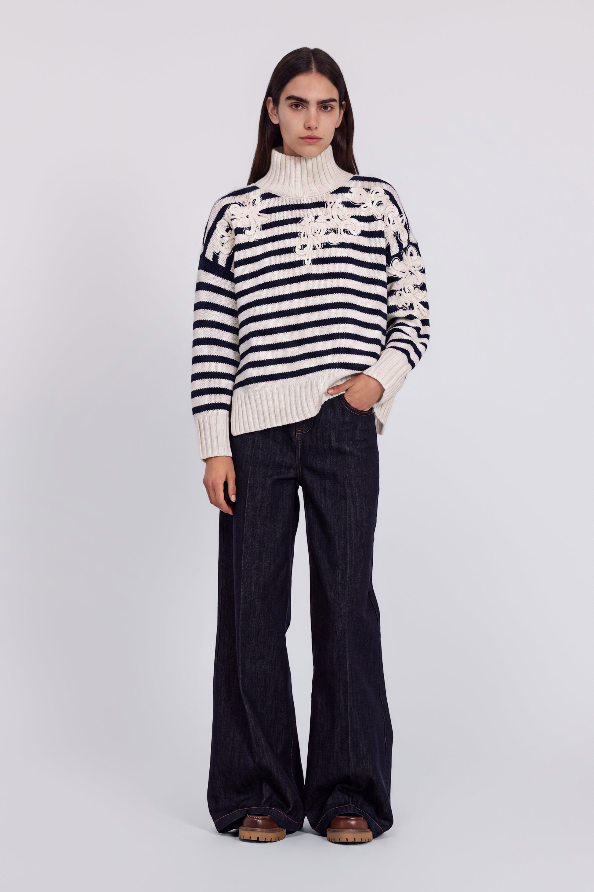 PULL RAYĖ EN MÉLANGE DE CACHEMIRE AVEC BRODERIE CORNELY