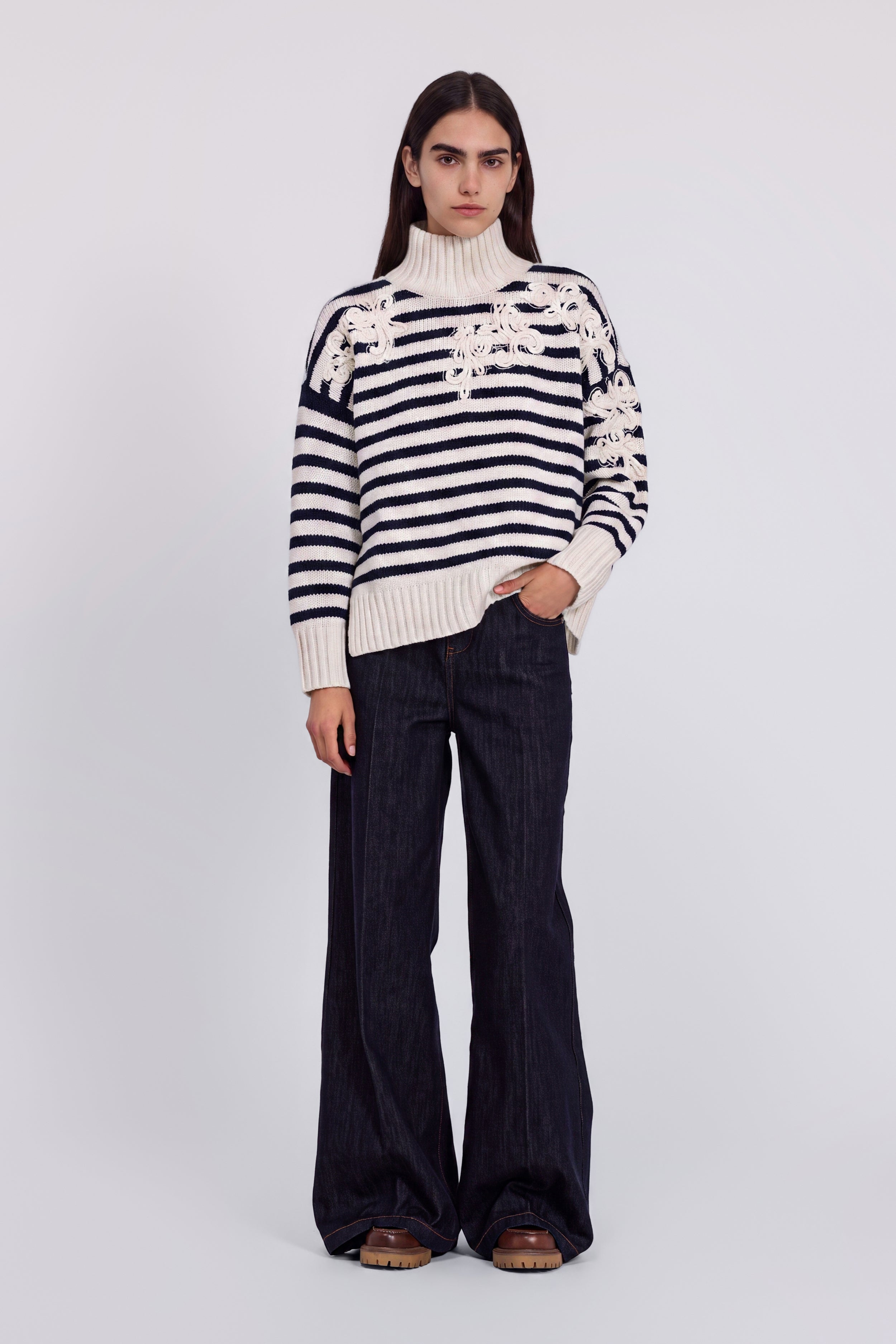 PULL RAYĖ EN MÉLANGE DE CACHEMIRE AVEC BRODERIE CORNELY