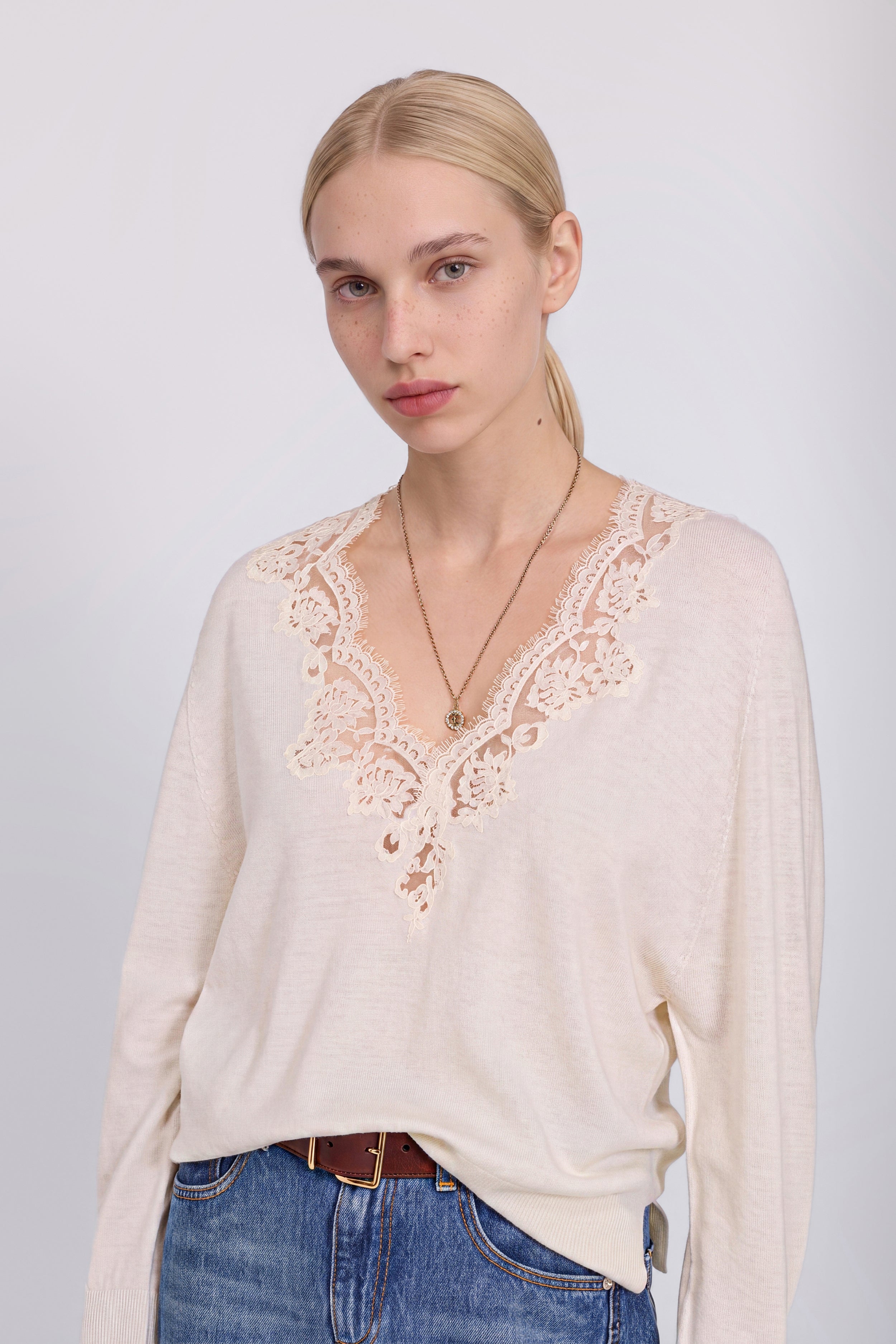 V-NECK WOOL LIGHT SWEATER WITH EMBROIDERED REBRODĖ LACE