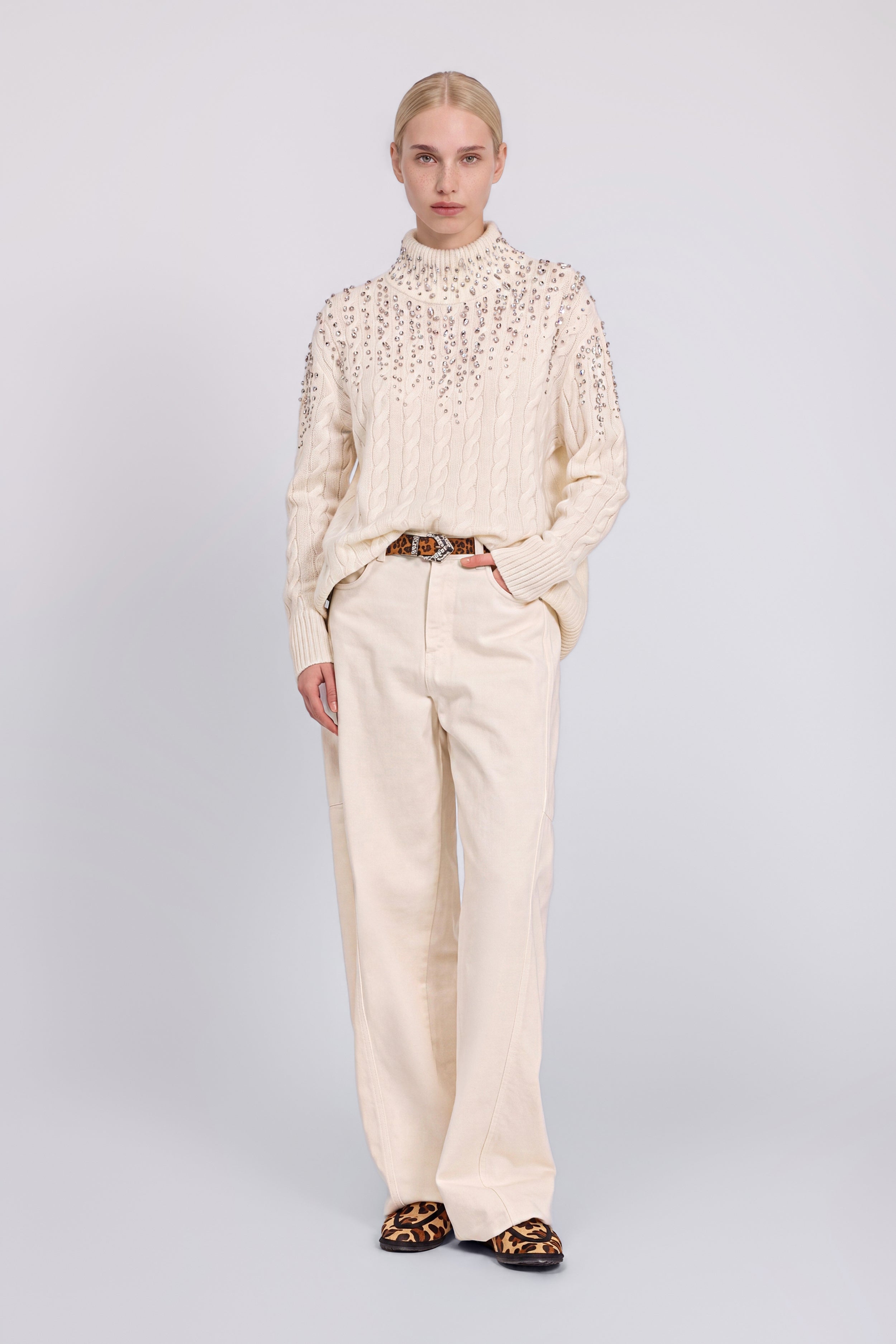 PULL À TRICOT EN CACHEMIRE MÉLANGÉE AVEC COL ROULÉ ET CRISTAUX