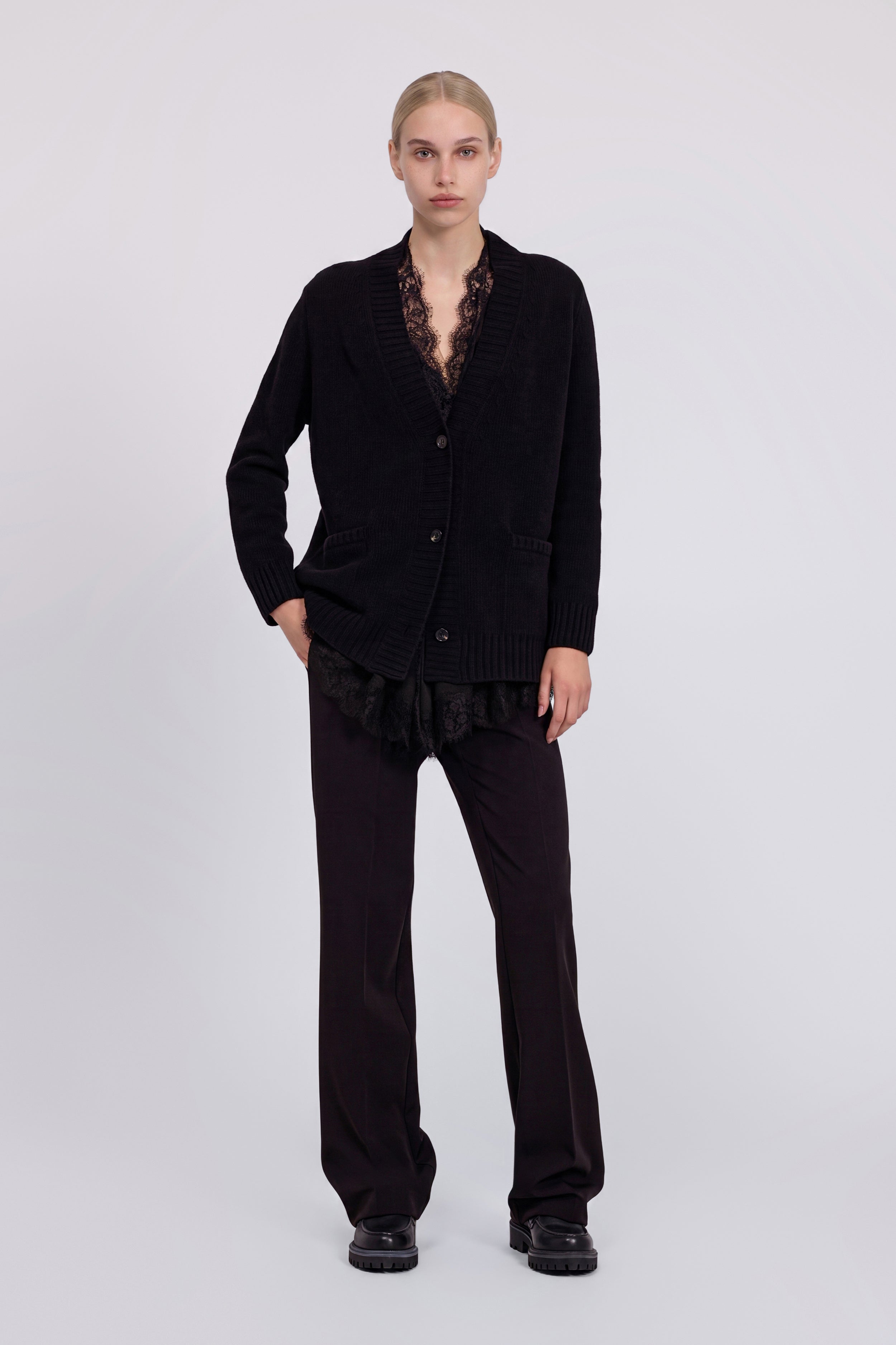 CARDIGAN EN LAINE AVEC FOULARD EN GEORGETTE ET DENTELLE